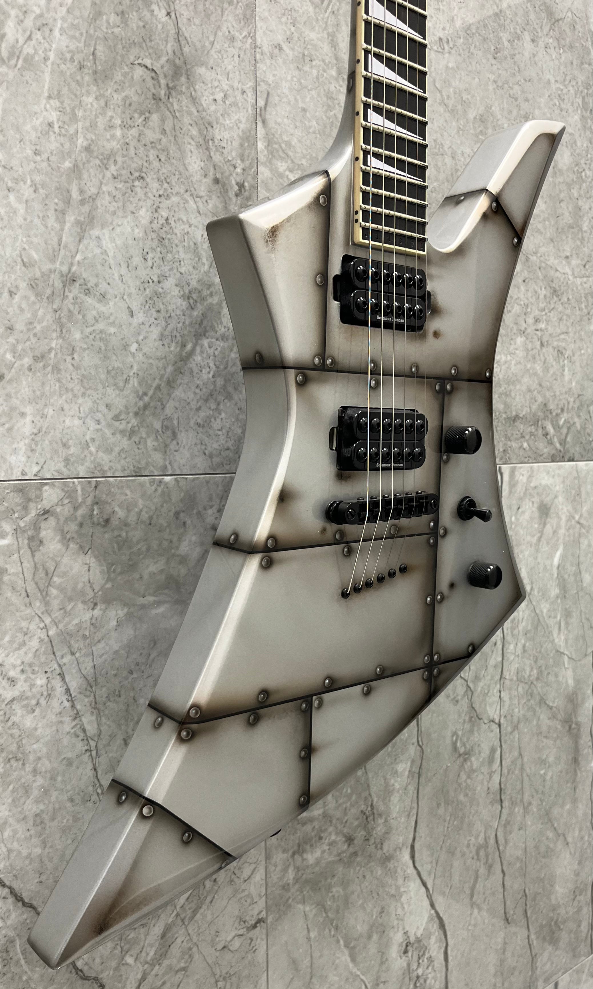 JACKSON USA CUSTOM SHOP KELLY KE2 AT1 - BOLTED STEEL HAND AIRBRUSHED BY THE JACKSON ARTIST 2811002518 SERIAL NUMBER J11371 - 7 LBS 14 OZ