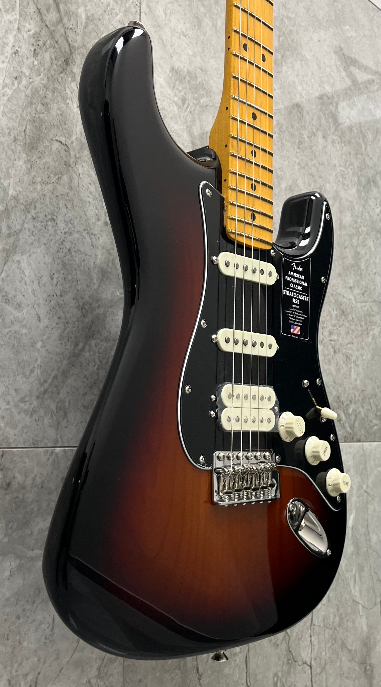 Fender American Professional Classic Stratocaster HSS Maple Fingerboard, 3-Color Sunburst 0114952300 SERIAL NUMBER US25097439 - 8.0 LBS