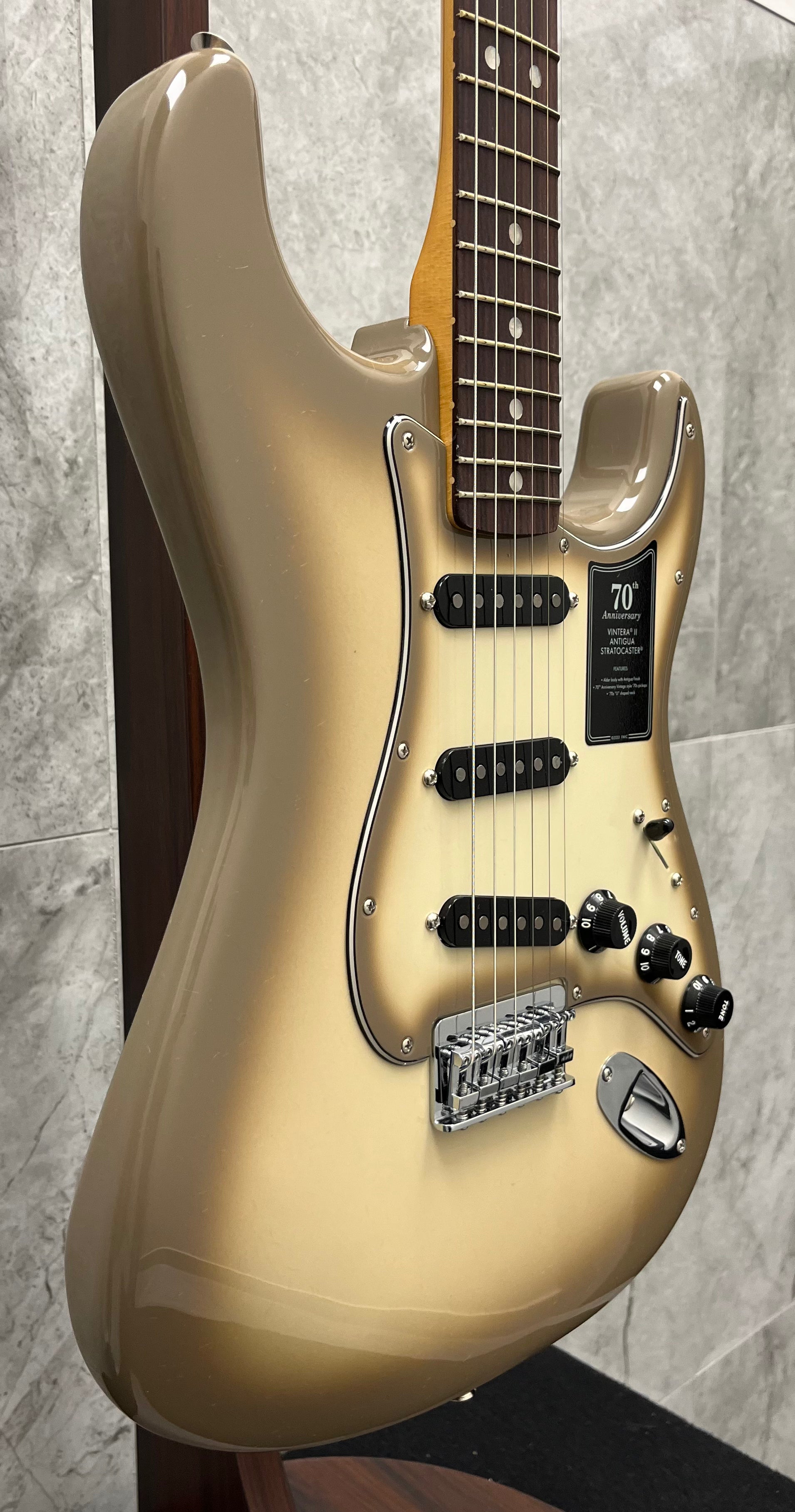 Fender 70th Anniversary Antigua Stratocaster Rosewood Fingerboard, Antigua 0147030888 SERIAL NUMBER SM242276 - 7.0 LBS