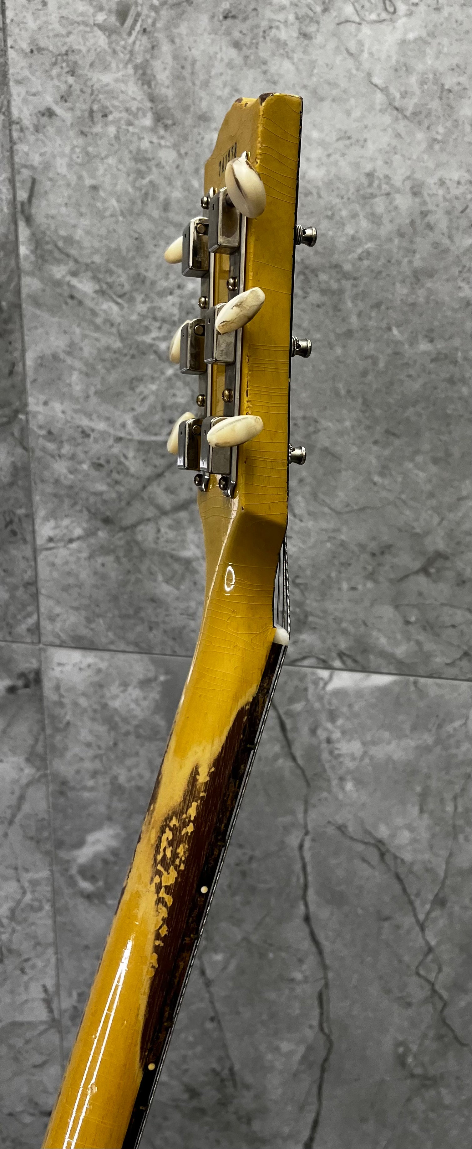 Gibson Custom Shop Murphy Lab 1957 Les Paul Junior Single Cut TV Yellow Heavy Aged - TV Yellow LPJRSC57HATVNH SERIAL NUMBER 741278 - 7 LBS 9 OZ