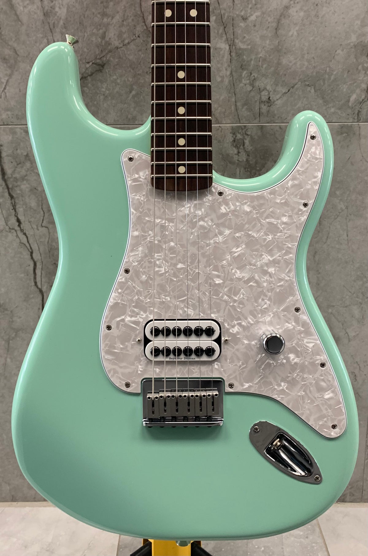 FENDER Limited Edition Tom Delonge Stratocaster Rosewood