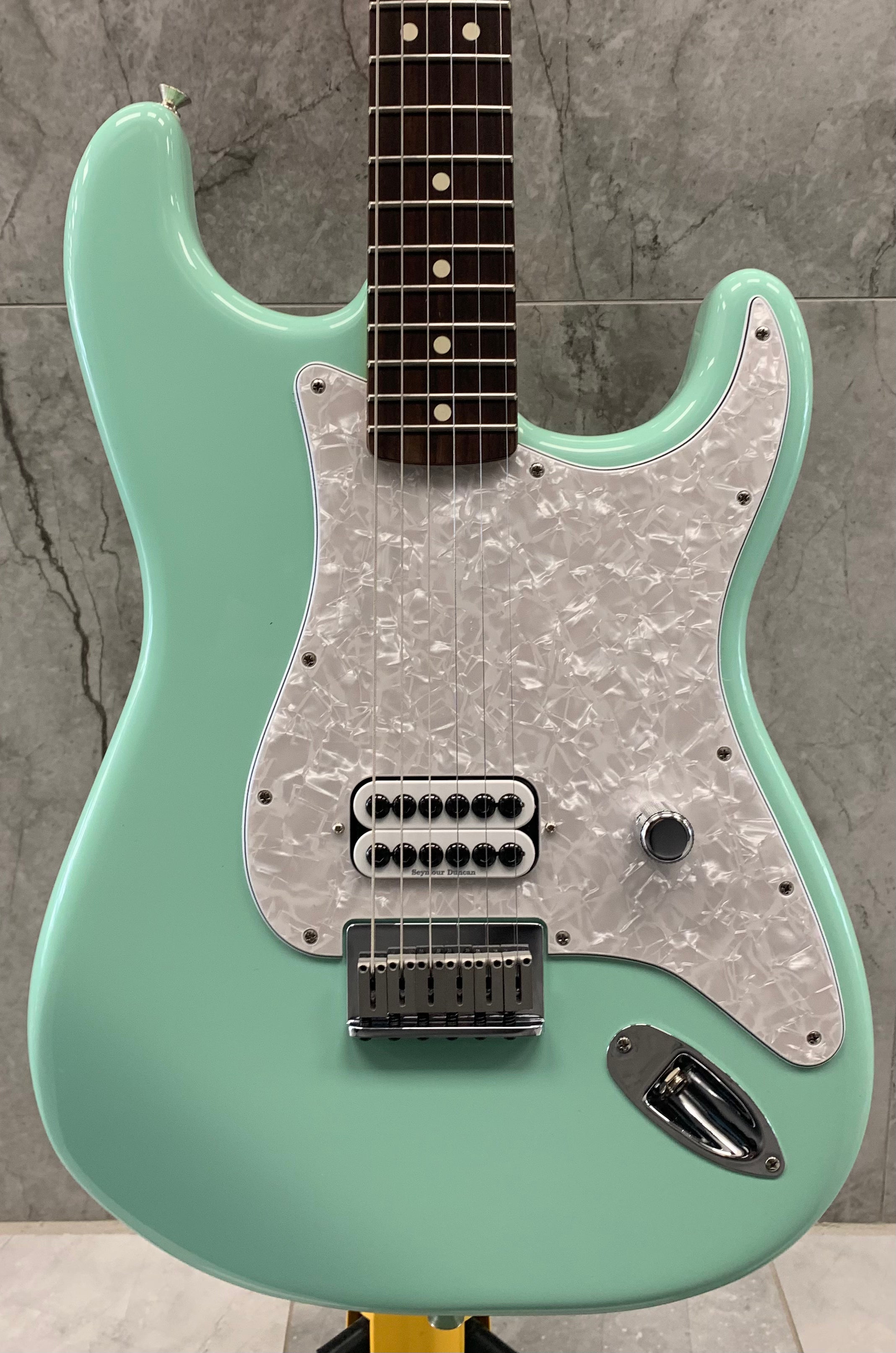 FENDER Limited Edition Tom Delonge Stratocaster Rosewood FENDER Limited Edition Tom Delonge Stratocaster Rosewood