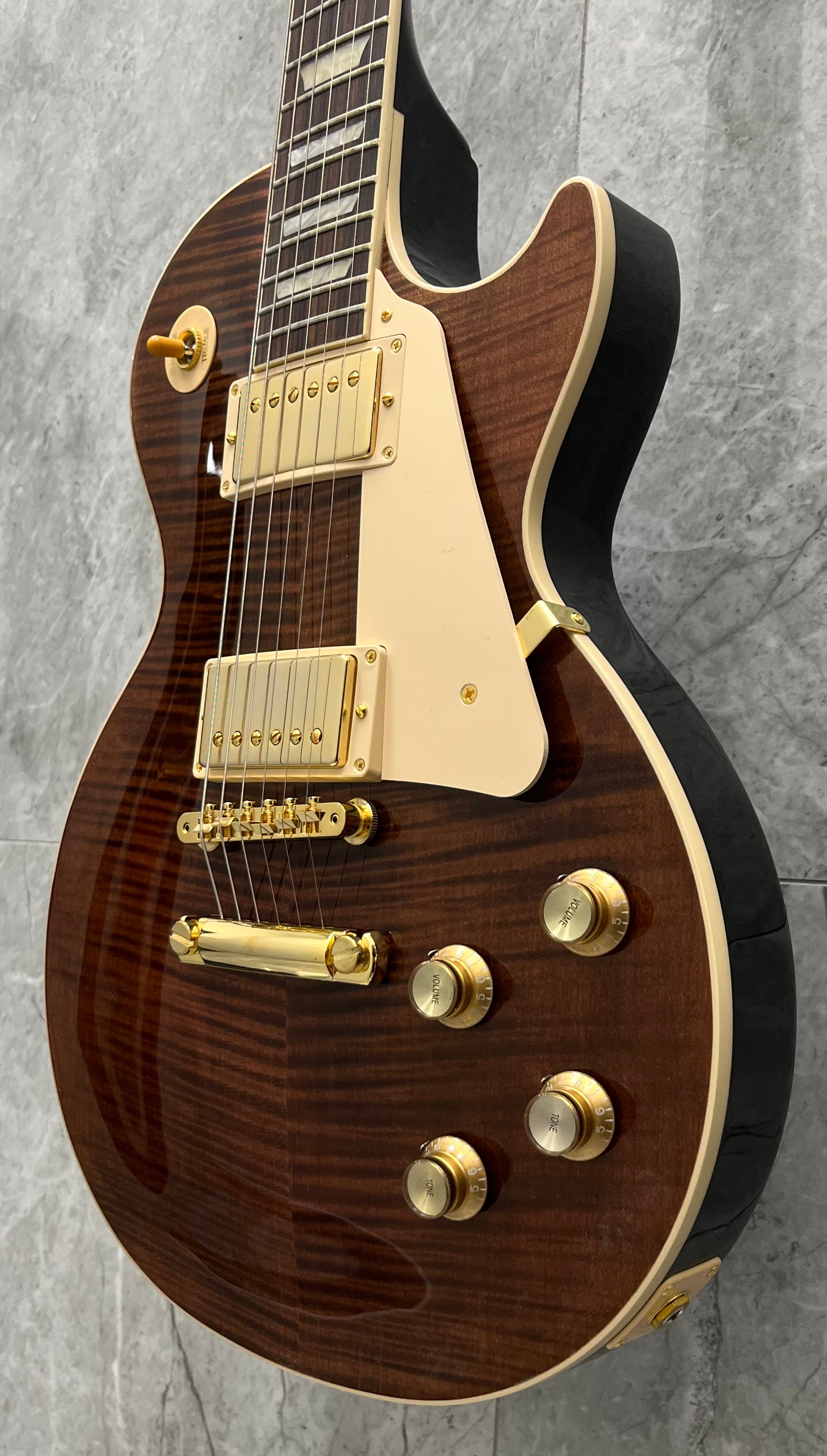 Gibson USA Les Paul Standard Figured Flame Top 60s Electric Guitar with Hardshell Case - Root Beer LPS624ROGH SERIAL NUMBER 233140355 - 9.4 LBS