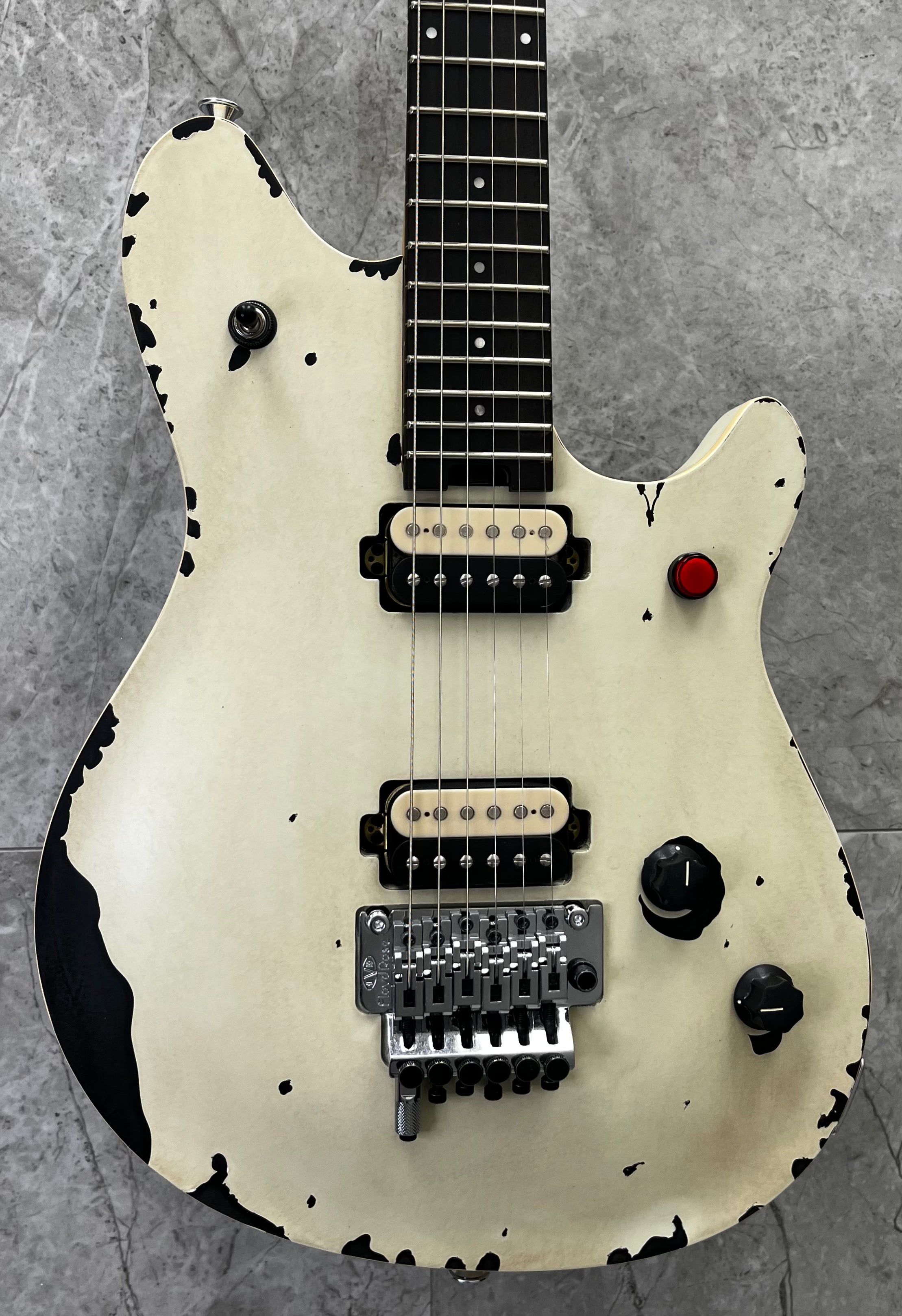 EVH Limited Edition 2015 Tour Relic Wolfgang Special Striped Series, Ebony Fingerboard, Distressed Ivory 5107015300 SERIAL NUMBER WG251470M - 7 LBS 3 OZ