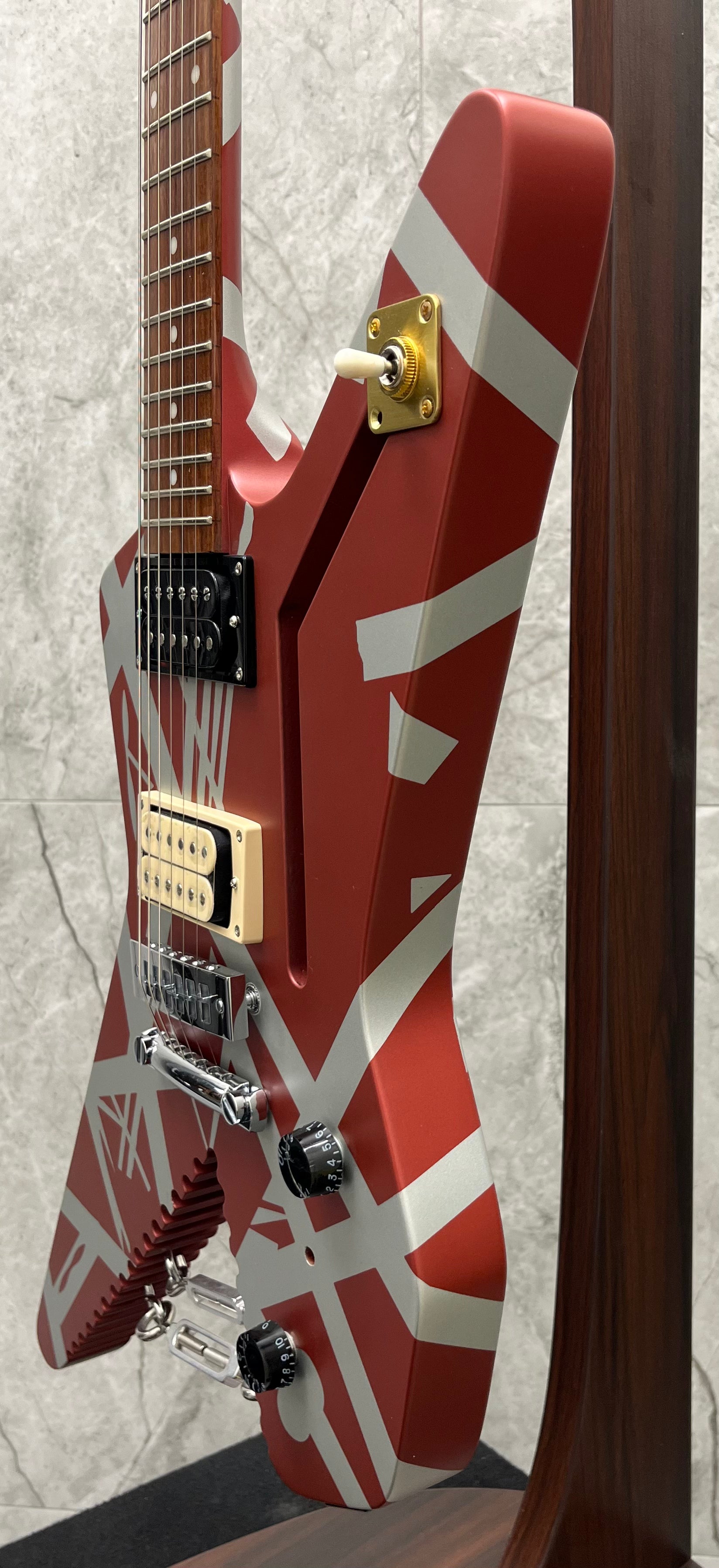 EVH Striped Series Shark Burgundy with Silver Stripes 5107922505 SERIAL NUMBER KWE2400073 - 8.0 LBS
