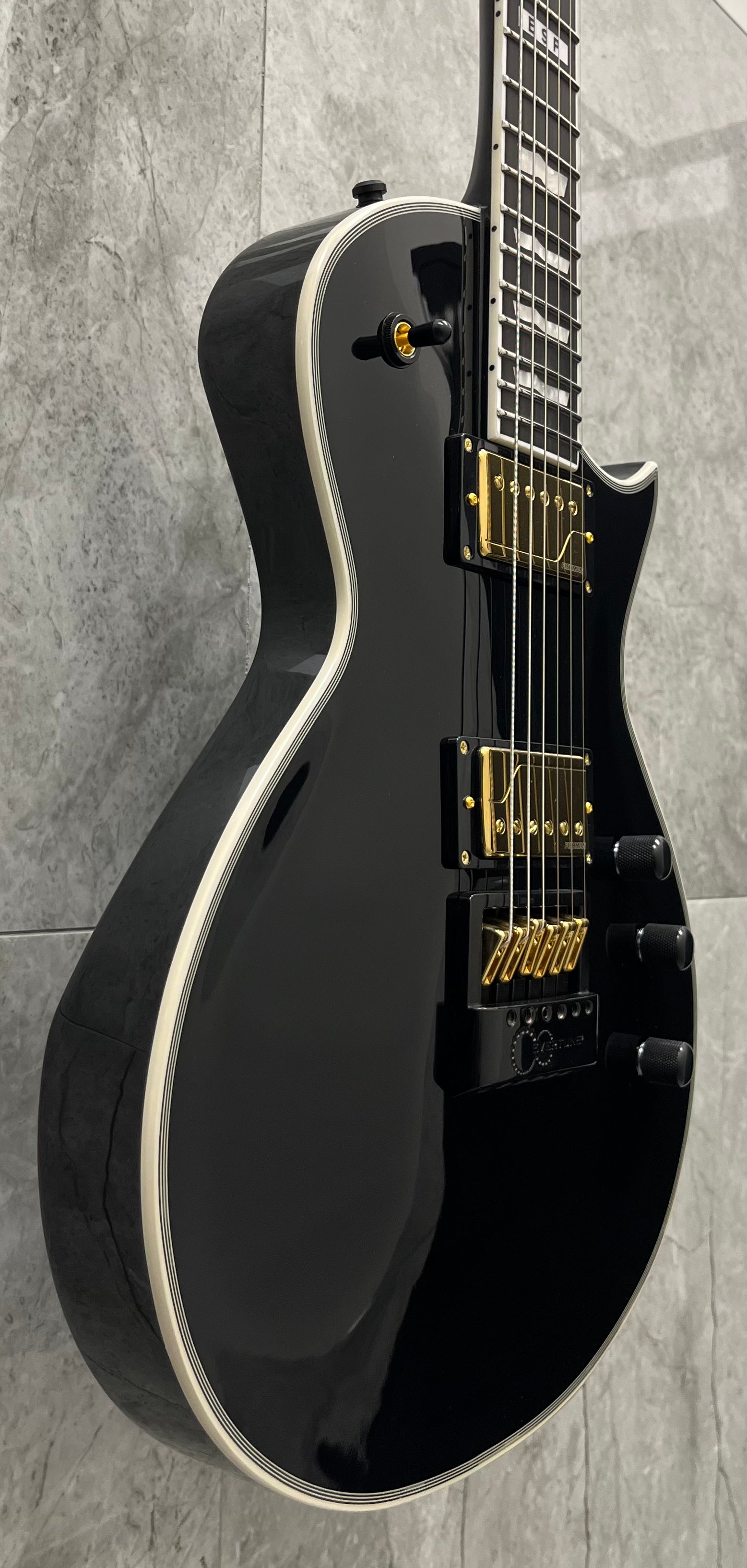 ESP E-II EII MADE IN JAPAN Eclipse Full Thickness Evertune Black EIIECFTETBLK SERIAL NUMBER ES0812233 - 8.4 LBS