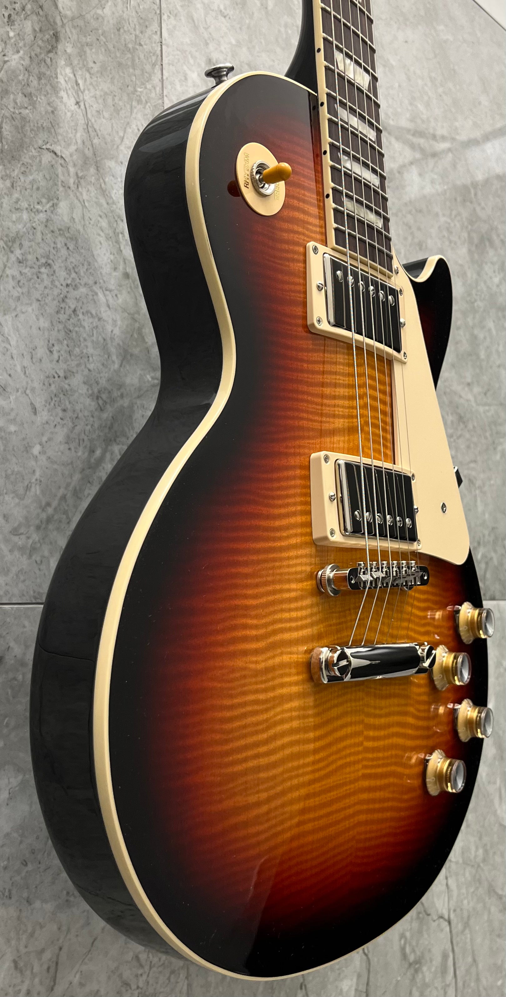 Gibson USA EXCLUSIVE Les Paul Standard 60s Limited Run AAA Flame Figured Top LPS6A23FINH SERIAL NUMBER 210240100 - 8.8 LBS