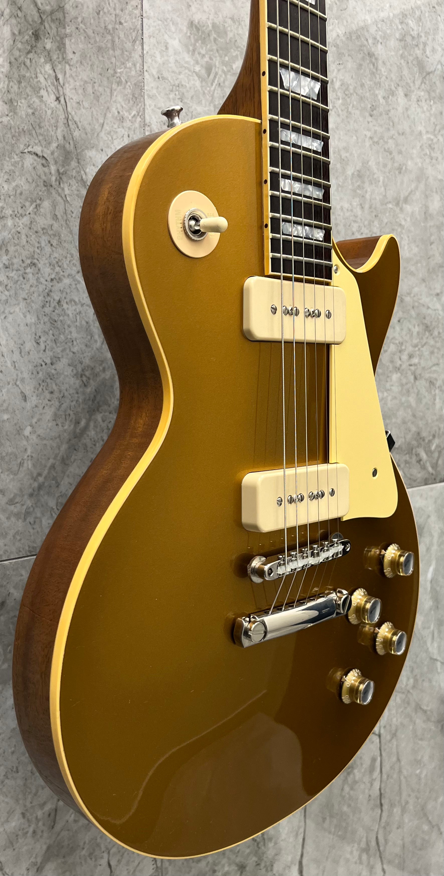 Gibson USA CUSTOM SHOP 1968 Les Paul Standard Goldtop Reissue Gloss 60s Gold LPR68GTCH SERIAL NUMBER 406098 - 8.8 LBS