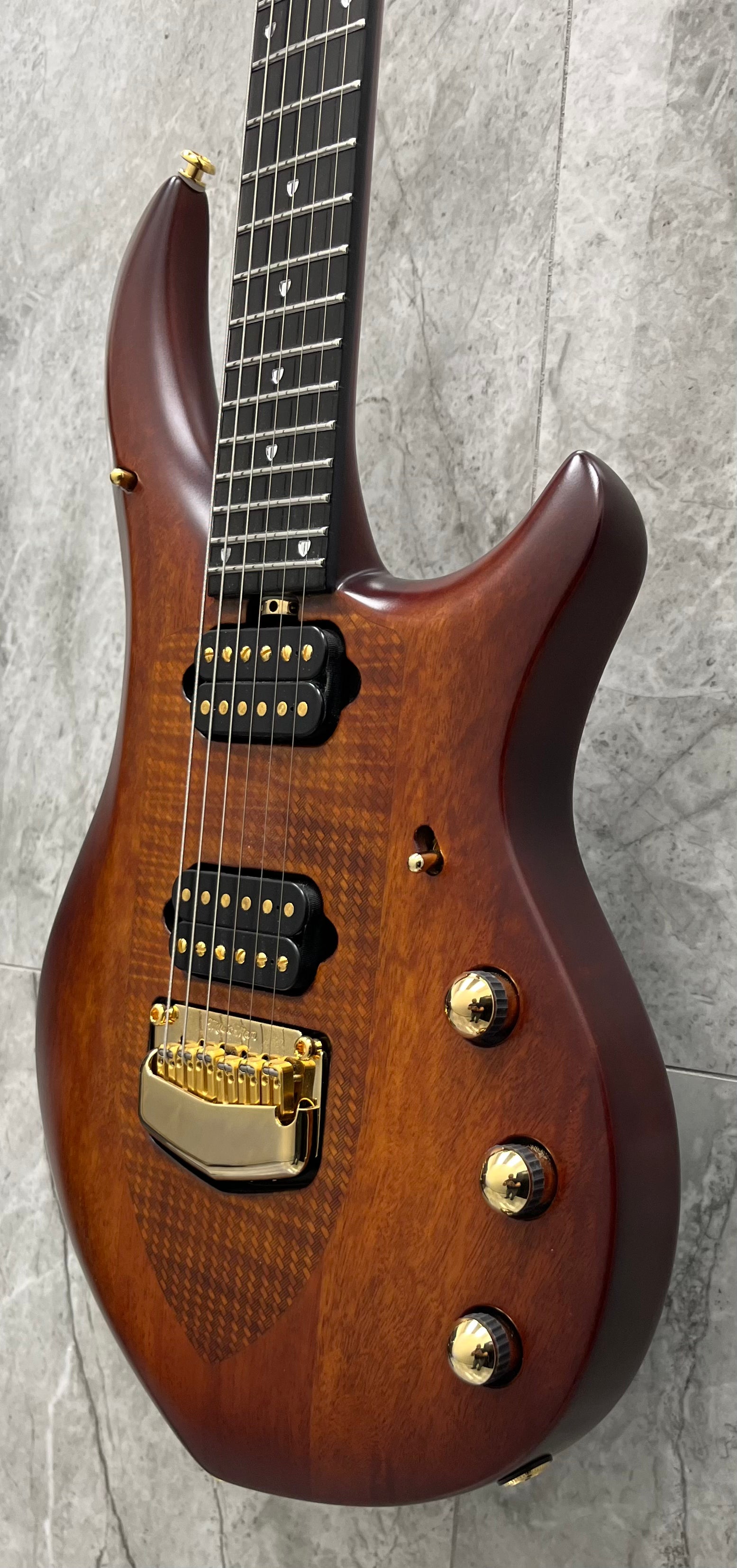 Ernie Ball Music Man John Petrucci Signature Artisan Majesty 6 USED GREAT CONDITION SERIAL NUMBER M07528 - 6.8 LBS