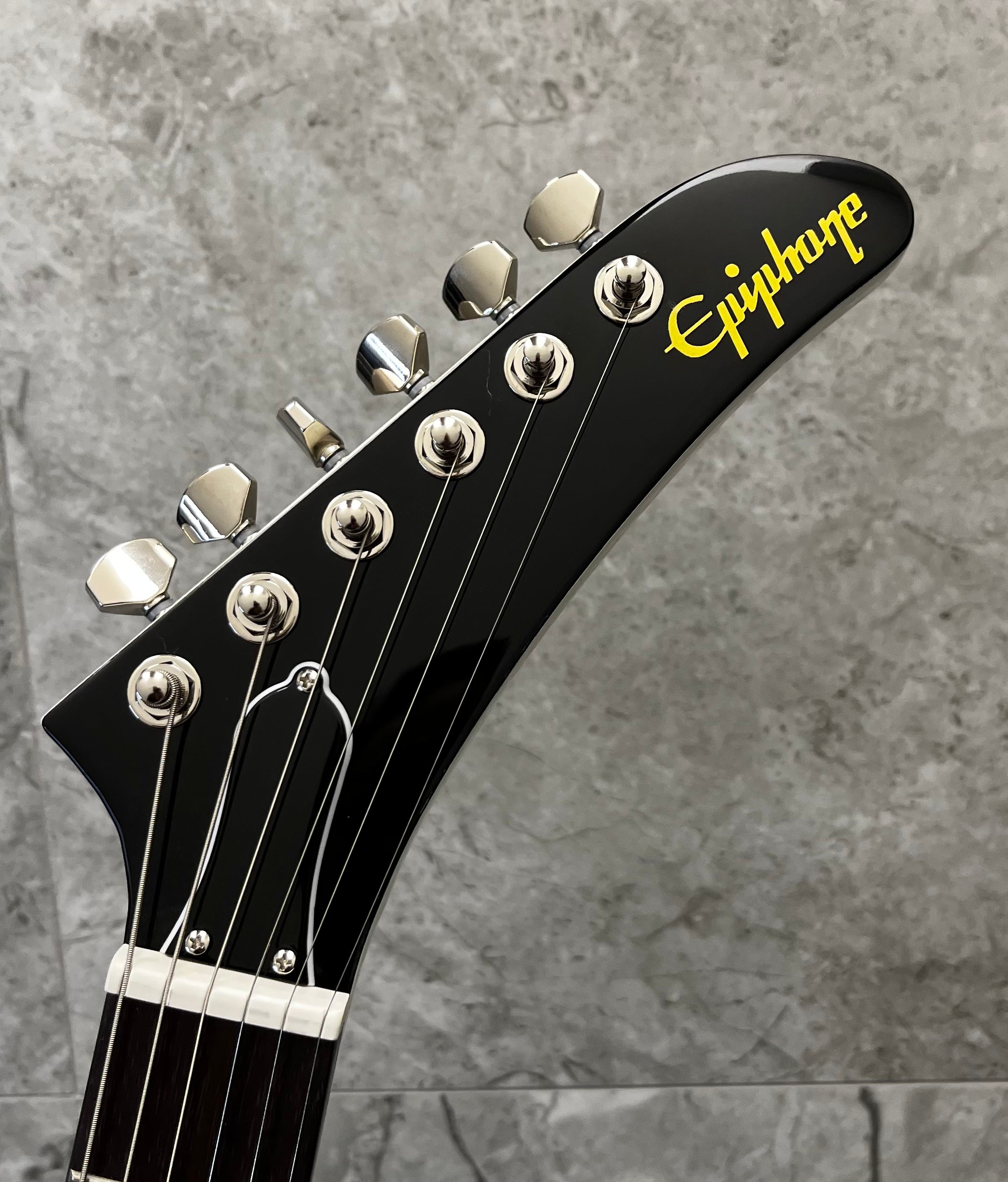 Epiphone Explorer 80s Electric Guitar with Gigbag - Classic White EIEX8CWNH SERIAL NUMBER 26041522270 - 7 LBS 6 OZ