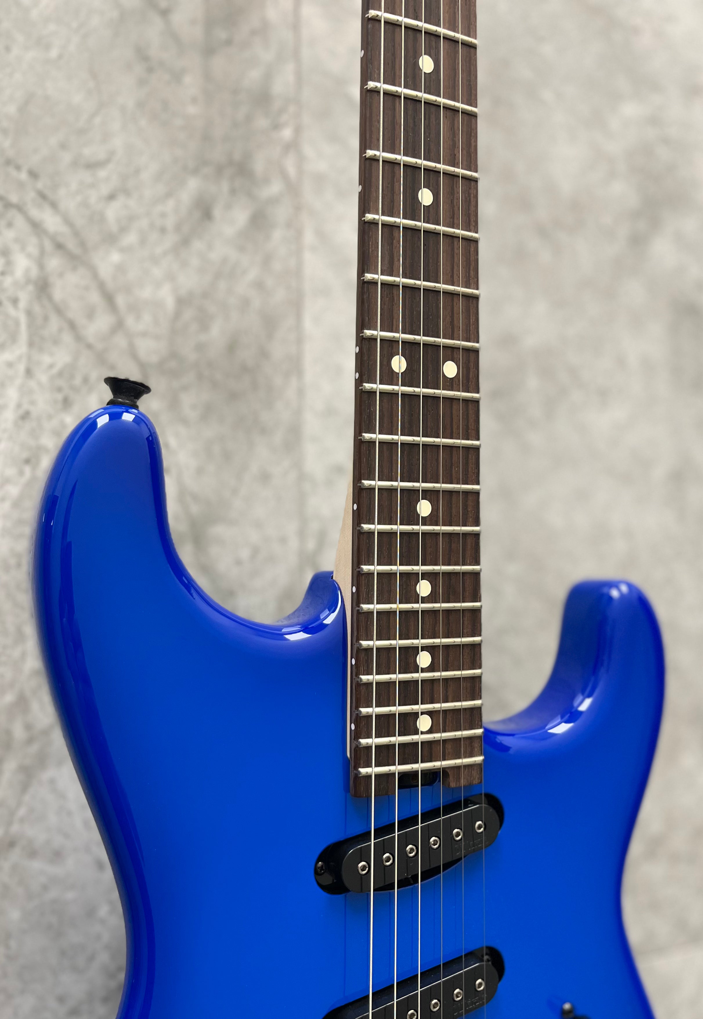 Charvel Jake E Lee Signature Pro-Mod San Dimas Style 1 HSS HT, Rosewood Fingerboard, Blue Burst 2965263391 SERIAL NUMBER MC252729 - 7 LBS 10 OZ