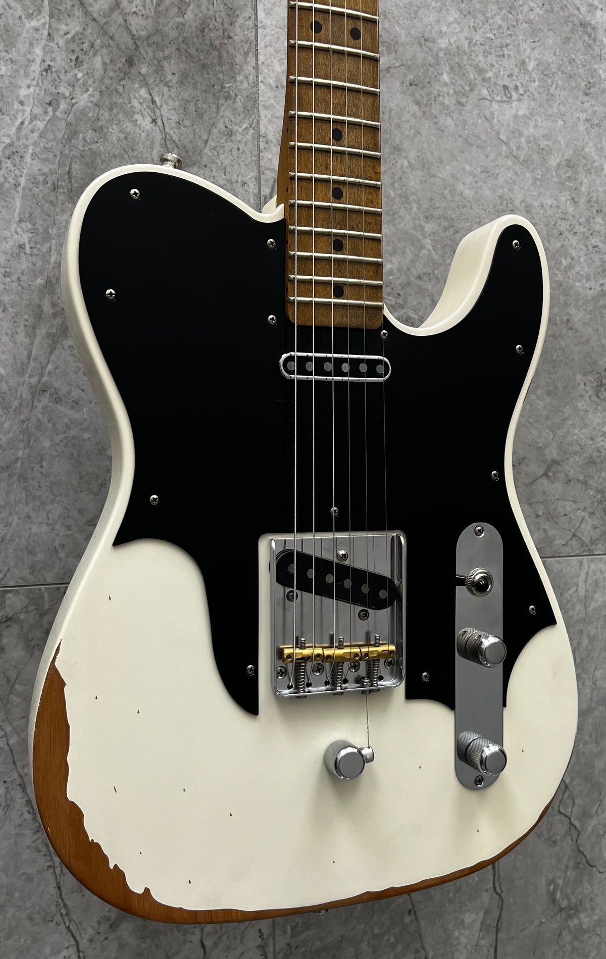 FENDER John Osborne Road Worn Telecaster Maple Fingerboard, Olympic Wh