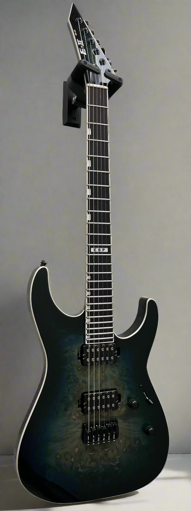 ESP MADE IN JAPAN E-II M-II HT MERCURY BLUE BURST EII MII W/ HARD SHELL CASE EIIMIIHTBMMBLUB SERIAL NUMBER ES6091243 - 8.2LBS