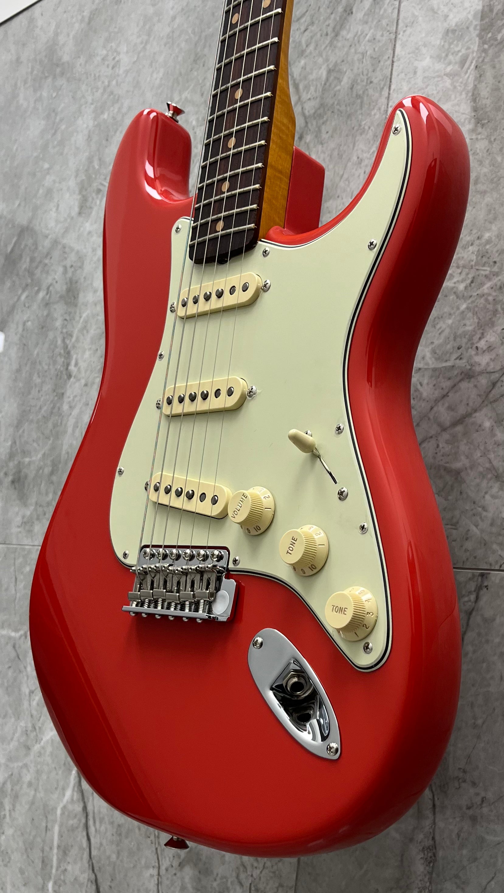 Fender Limited Edition Dealer Exclusive Slab Rosewood American Vintage II 1961 Stratocaster, Rosewood Fingerboard - Fiesta Red 0170250840 SERIAL NUMBER V2558505 - 8 LBS 1 OZ