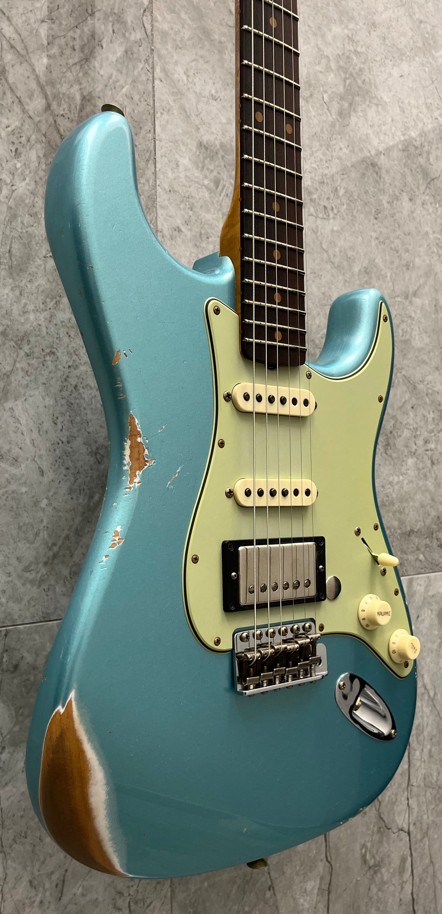 FENDER CUSTOM SHOP Limited Edition 59 Stratocaster HSS Relic Rosewood Fingerboard, Daphne Blue Metallic 9235700071 SERIAL NUMBER CZ587410 - 7.6 LBS