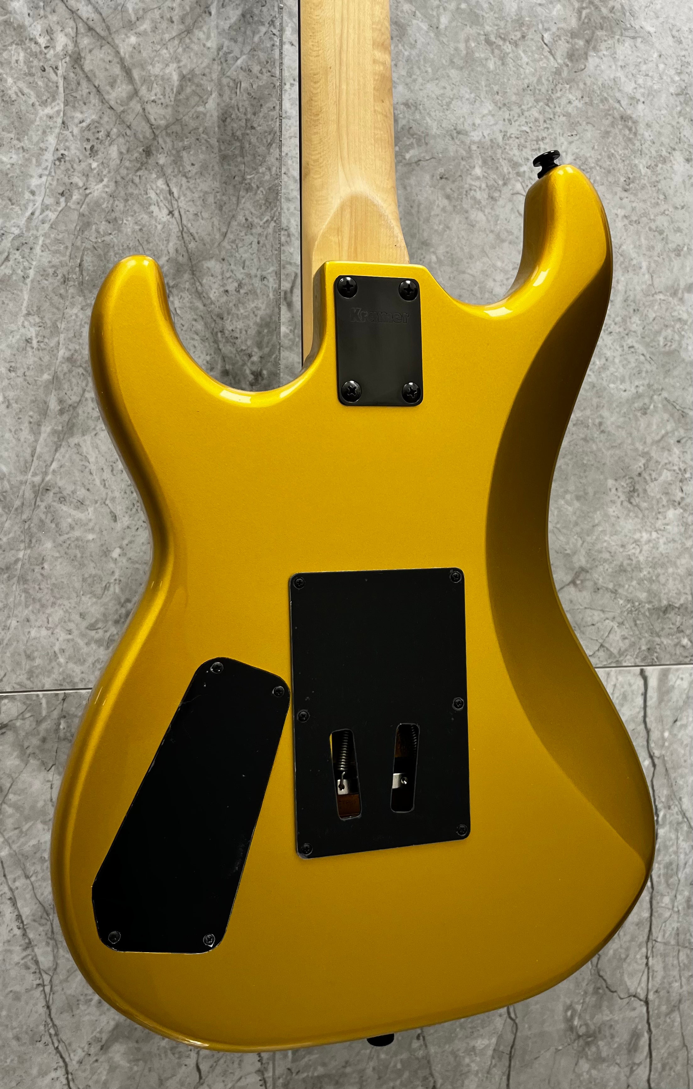 Kramer 50th Anniversary Series - Curated K50BA Baretta Gold gloss finish W/ GIG BAG SERIAL NUMBER 26012901197 - 8 LBS 10 OZ