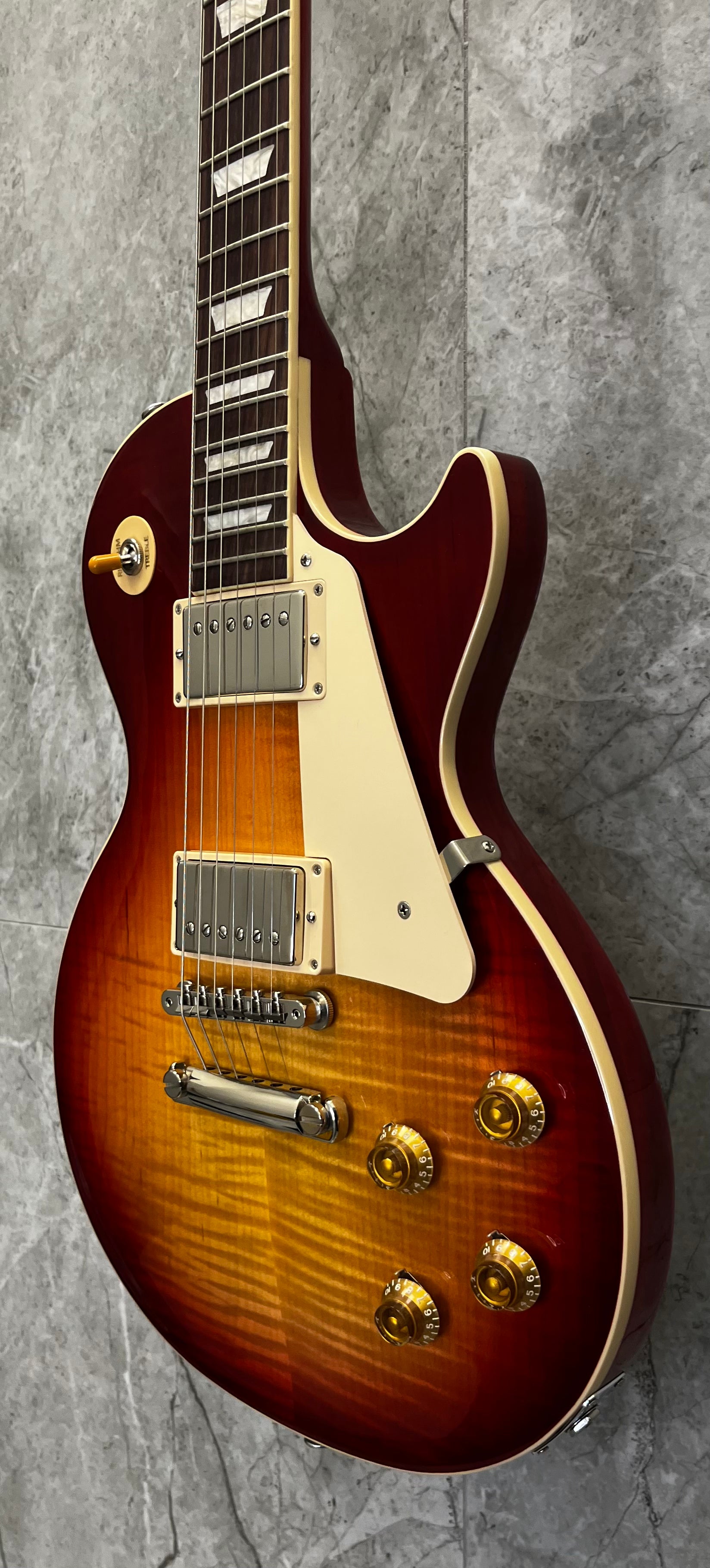 Gibson USA Limited Edition Les Paul Standard Lite Electric Guitar with Hardshell Case - Heritage Cherry Sunburst LPSL5Y24HSNH SERIAL NUMBER 218340037 - 7 LBS 5 OZ