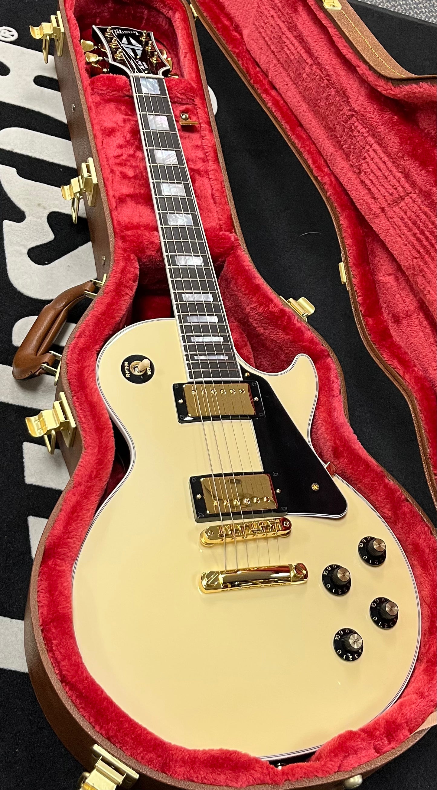 Gibson USA Les Paul Custom 70s Edition Buttercream LPCU700BCGH SERIAL NUMBER 202150251 - 9 LBS 9 OZ