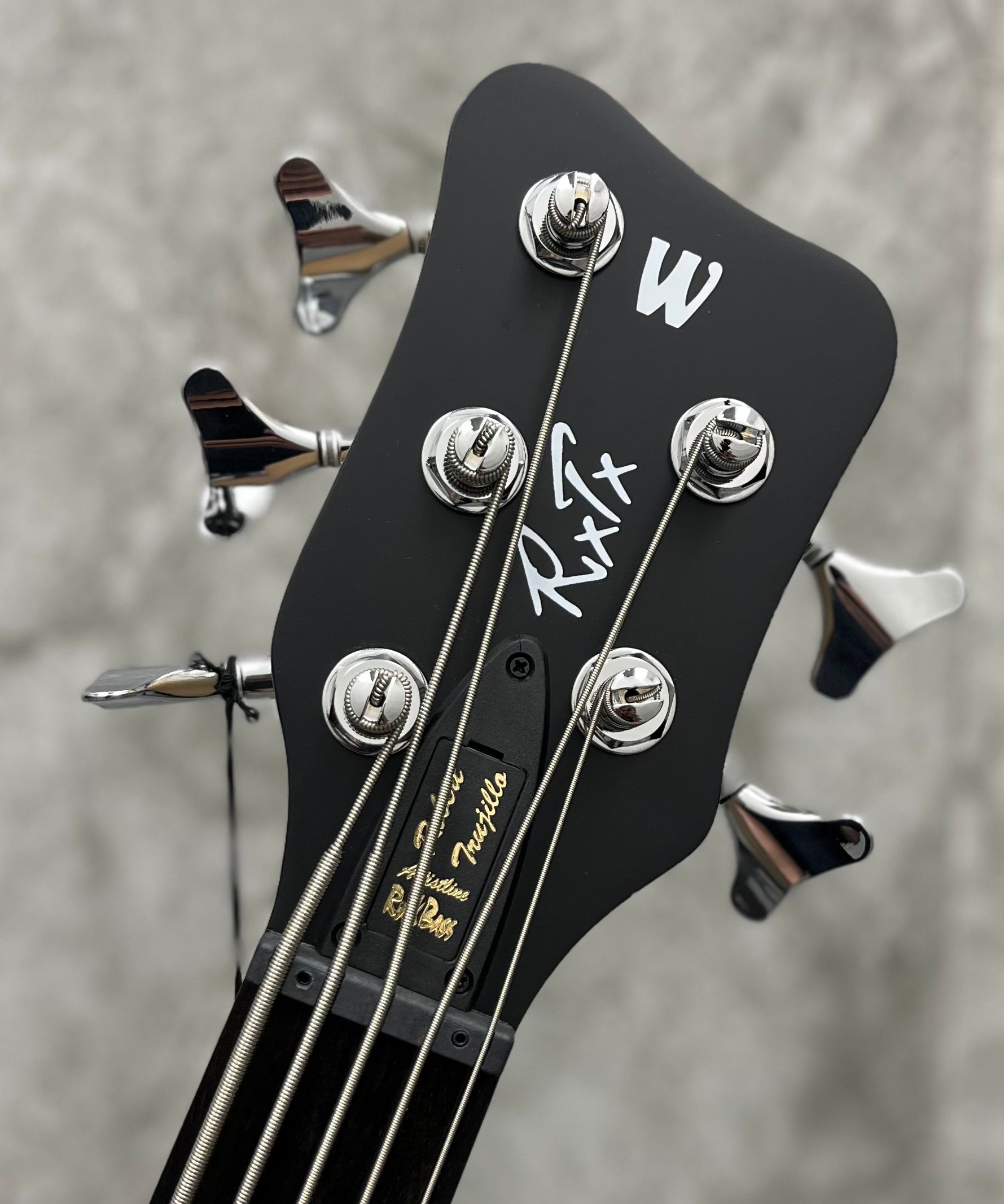 Warwick RockBass Artist Line Robert Trujillo Metallica 5 String - Solid Black Satin BA194593AAALDFR SERIAL NUMBER RB A 571892 26 - 8 LBS 12 OZ