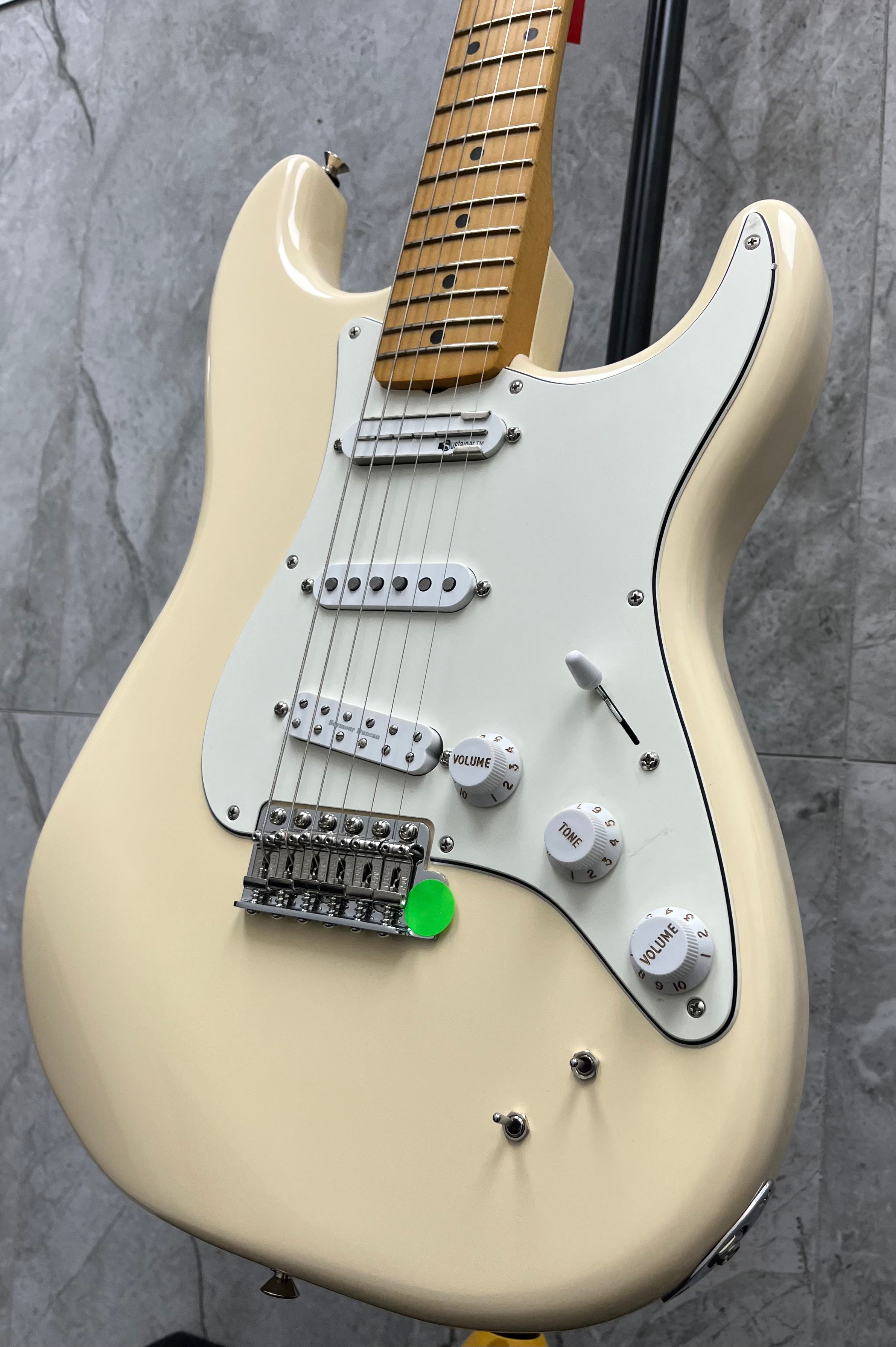 Fender EOB Stratocaster Maple Fingerboard Olympic White Ed O'Brien Signature 0140192305