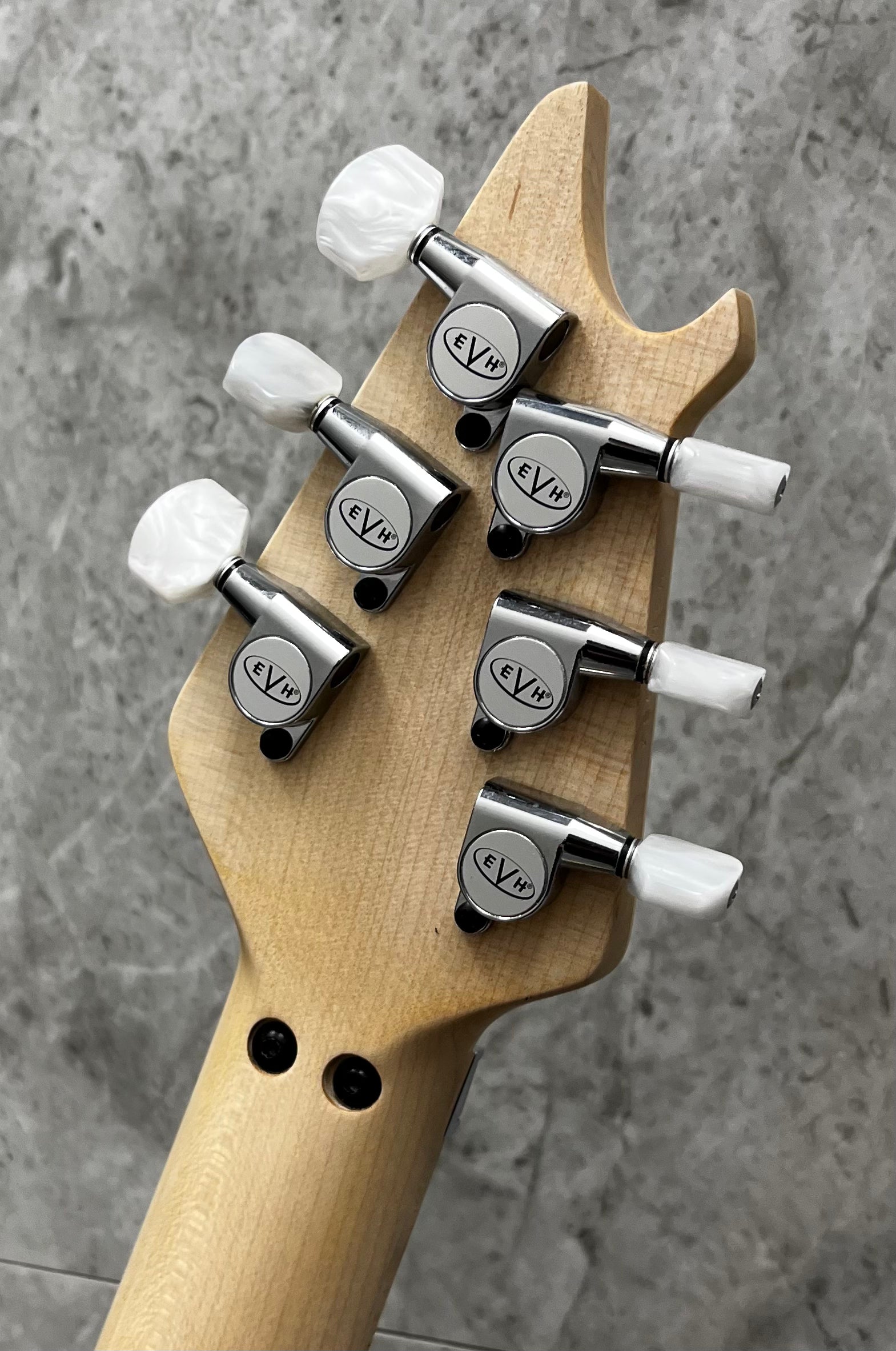 EVH USA Wolfgang USA Left Hand Birdseye Maple Fingerboard, Vintage White 5107910886 SERIAL NUMBER WG17796A - 7 LBS 11 OZ