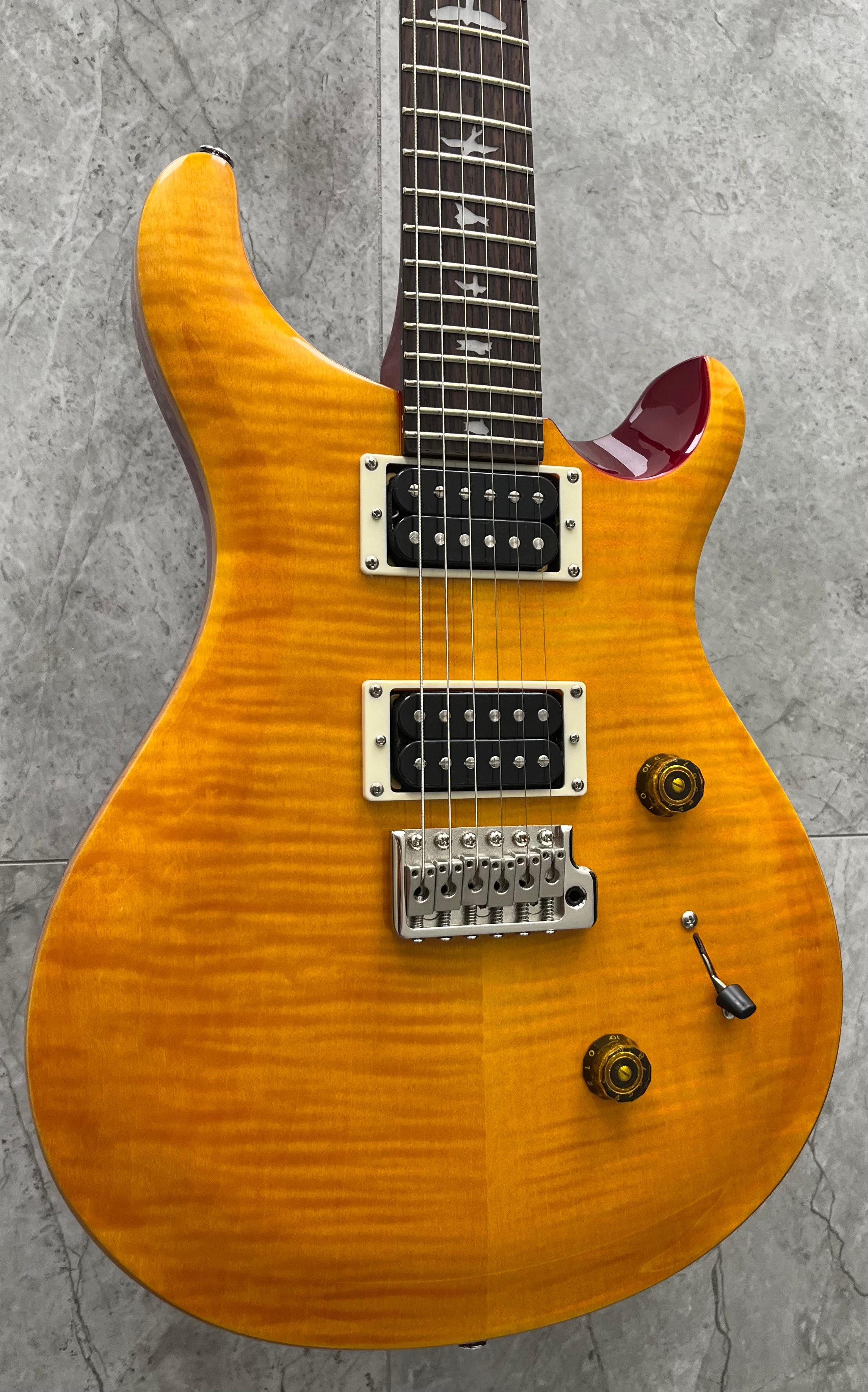 PRS GUITARS SE Custom 24  - Vintage Yellow 108193:VY SERIAL NUMBER CTIH010520 - 7 LBS 8 OZ