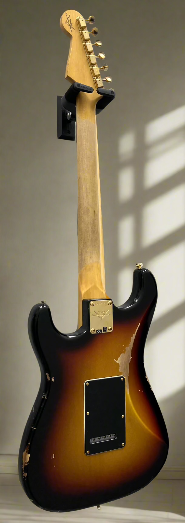 Fender Custom Shop SRV Stevie Ray Vaughan Signature Stratocaster Relic with Closet Classic Hardware, Rosewood Fingerboard, Faded 3-Color Sunburst 9235001087 SERIAL NUMBER CZ2585727 - 7.8 LBS