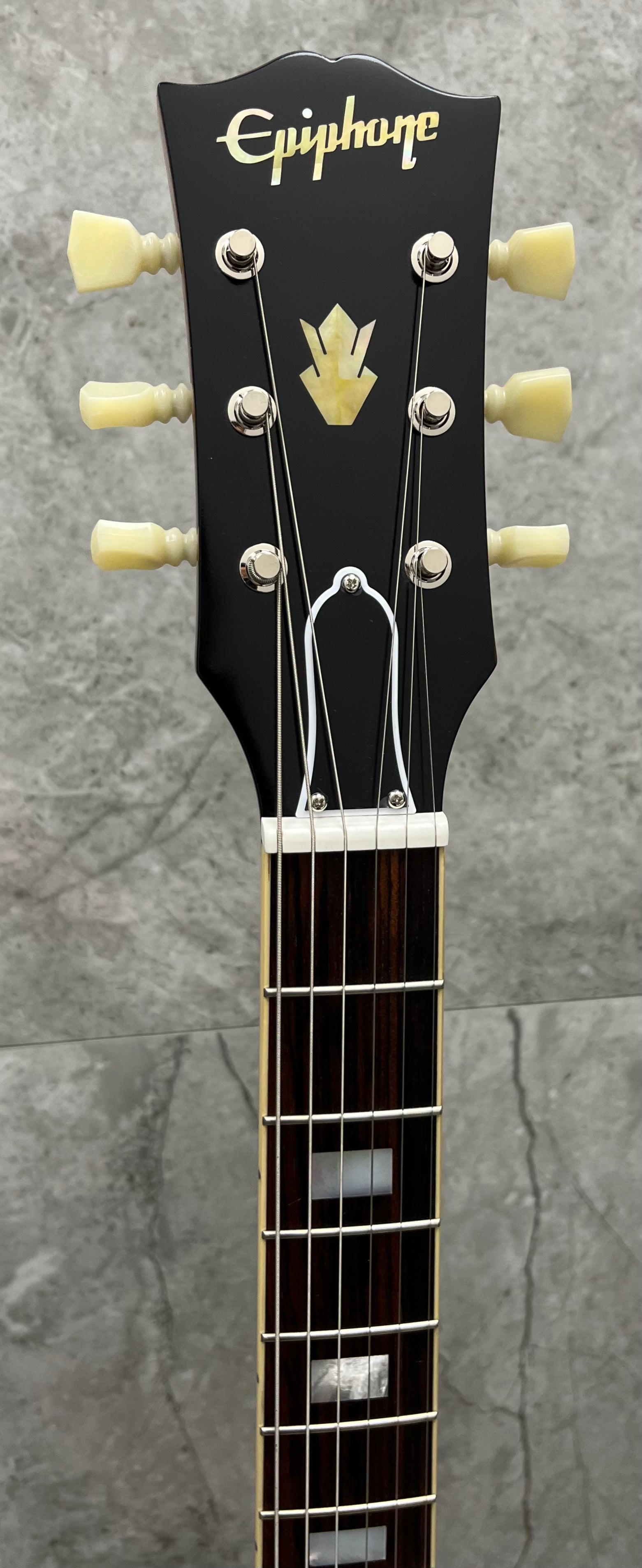 Epiphone 1962 ES-335 Reissue Electric Guitar with Hardshell Epiphone 1962 ES-335 Reissue Electric Guitar with Hardshell