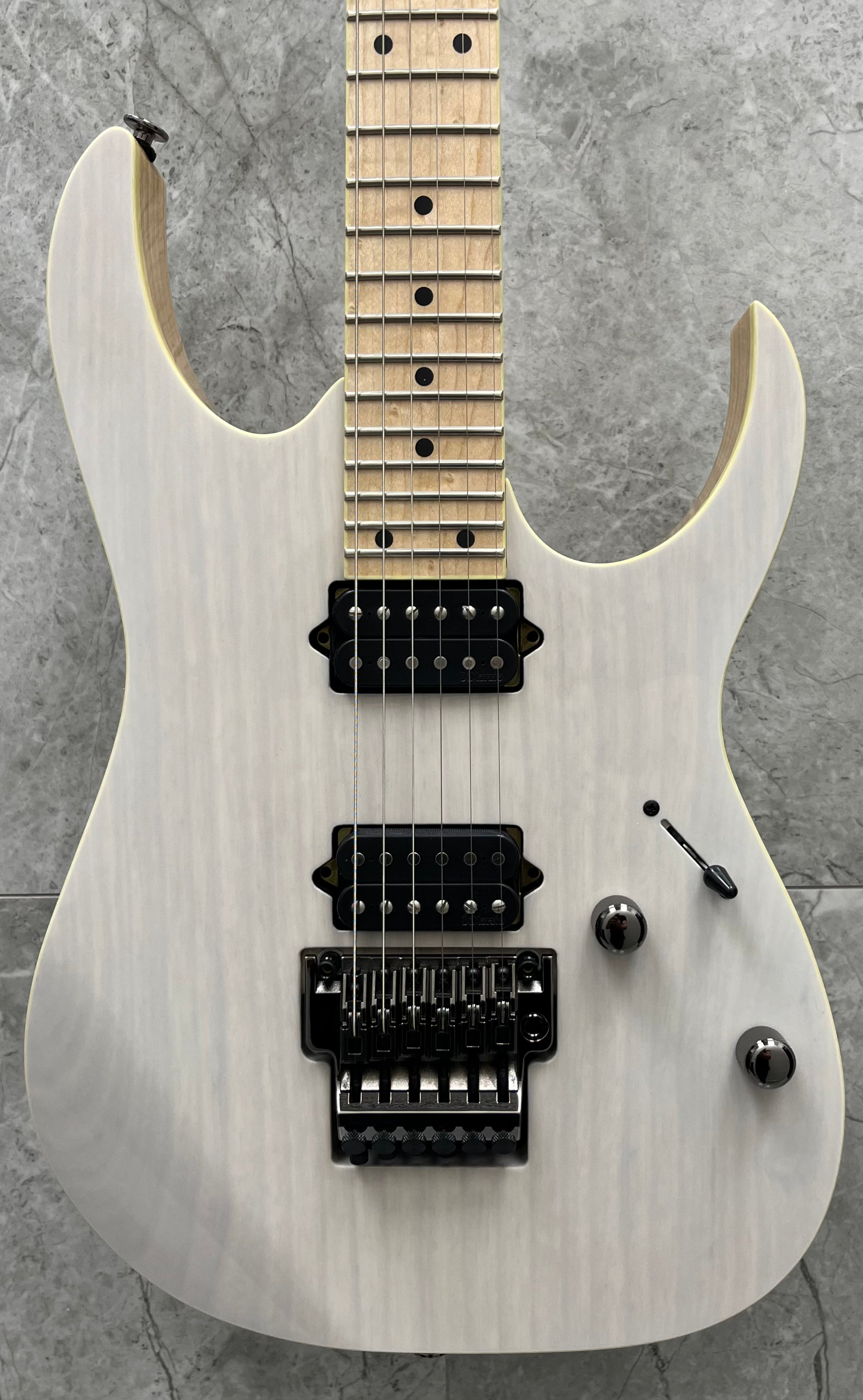 Ibanez Prestige Made in Japan RG652AHM Antique White Blonde Ibanez Prestige Made in Japan RG652AHM Antique White Blonde