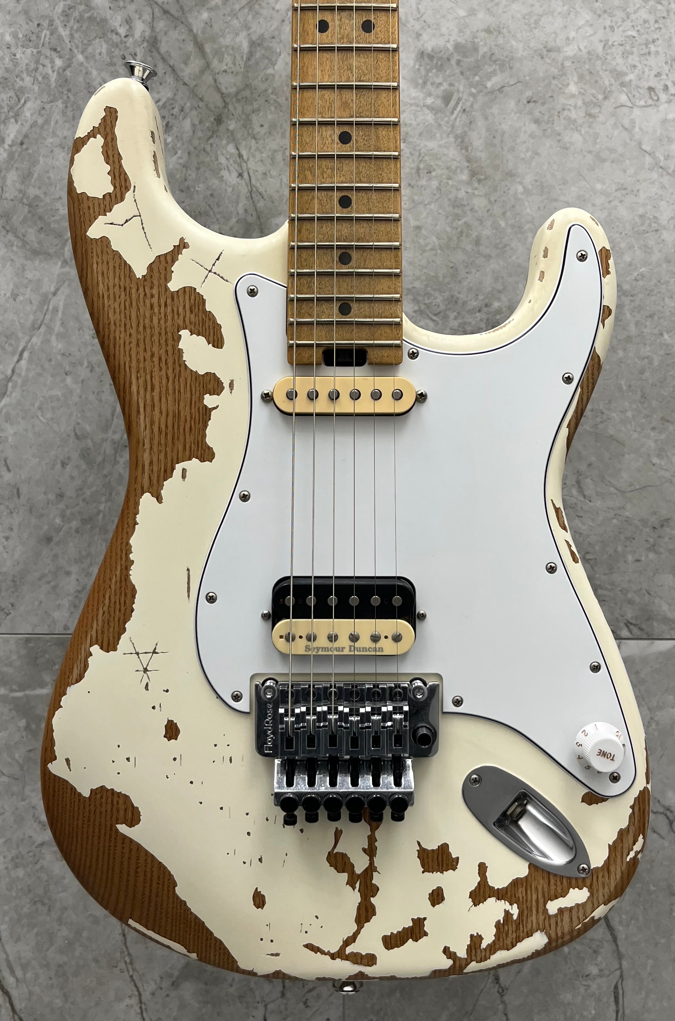 CHARVEL Henrik Danhage Limited Edition Signature Pro-Mod So-Cal Style 1 HS FR M Maple Fingerboard, White Relic 2966035855 SERIAL NUMBER MC241746 - 7.6 LBS