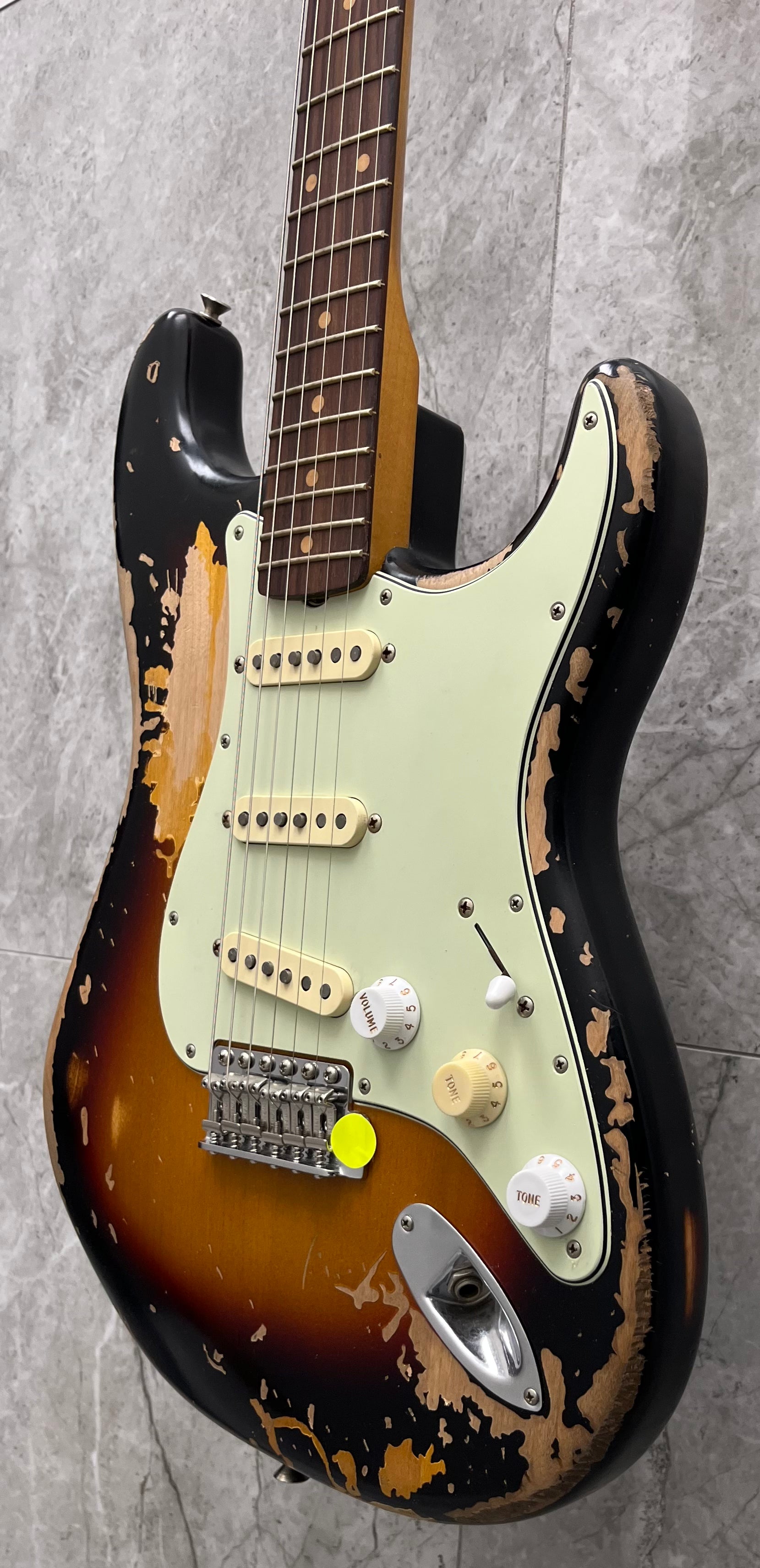 FENDER Mike McCready Stratocaster Rosewood Fingerboard, 3-Color Sunburst 0145310700 SERIAL NUMBER MM04398 - 7 LBS 11 OZ