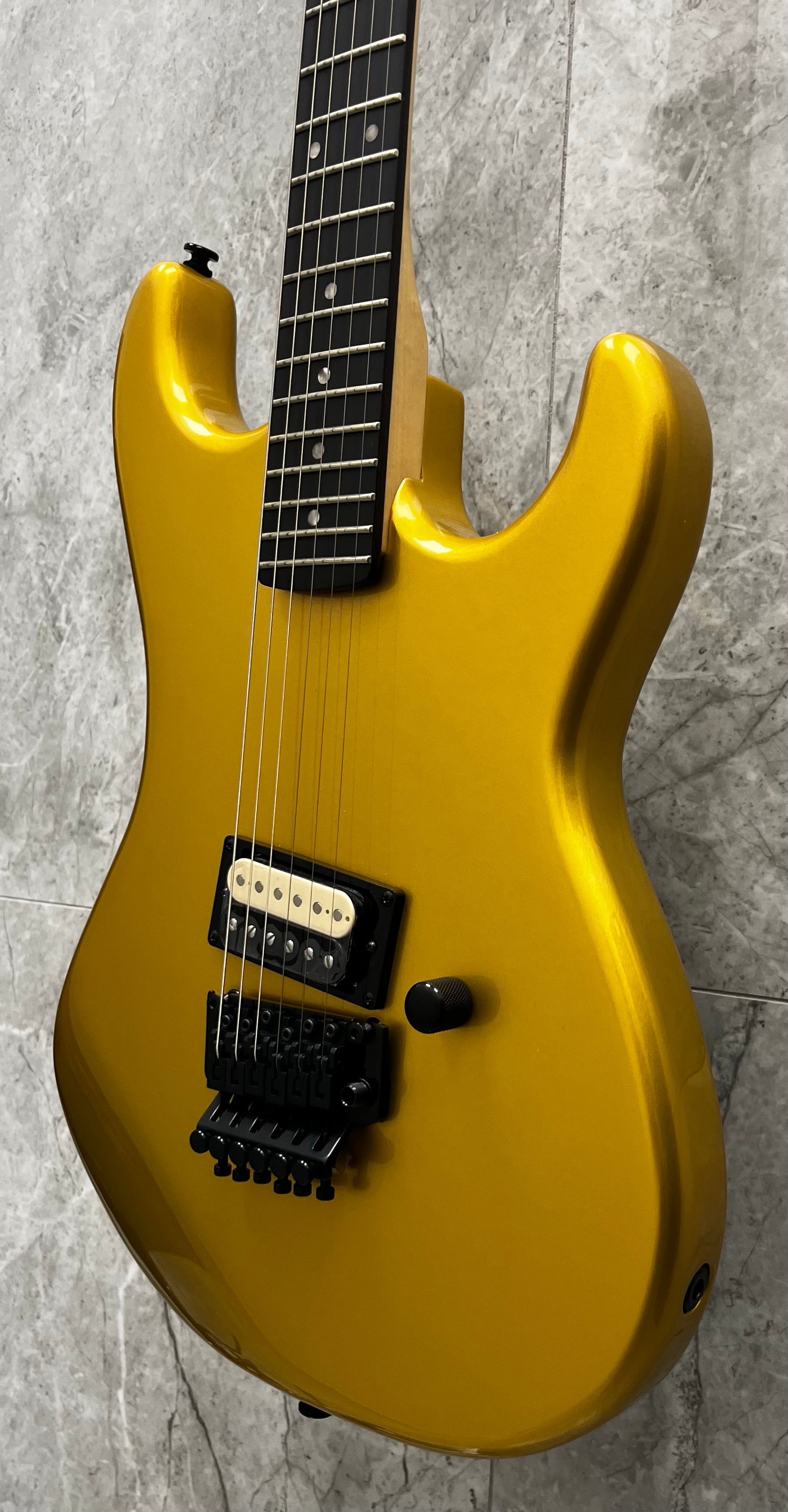 Kramer 50th Anniversary Series - Curated K50BA Baretta Gold gloss finish W/ GIG BAG SERIAL NUMBER 26012901197 - 8 LBS 10 OZ