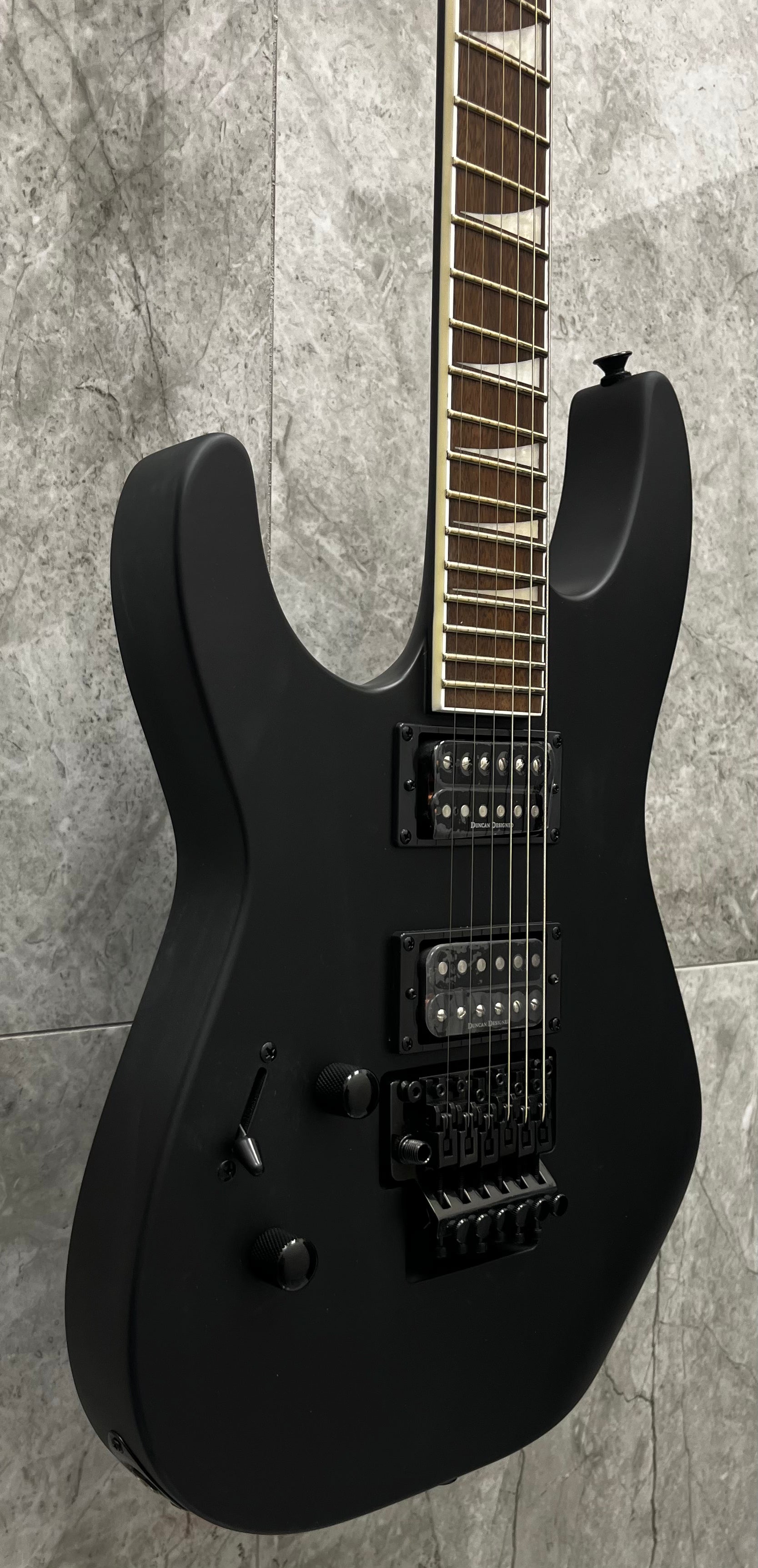 Jackson X Series Soloist SLX LEFT HANDED Satin Black 2916433568 SERIAL NUMBER ICJ2602293 - 7 LBS 11 OZ