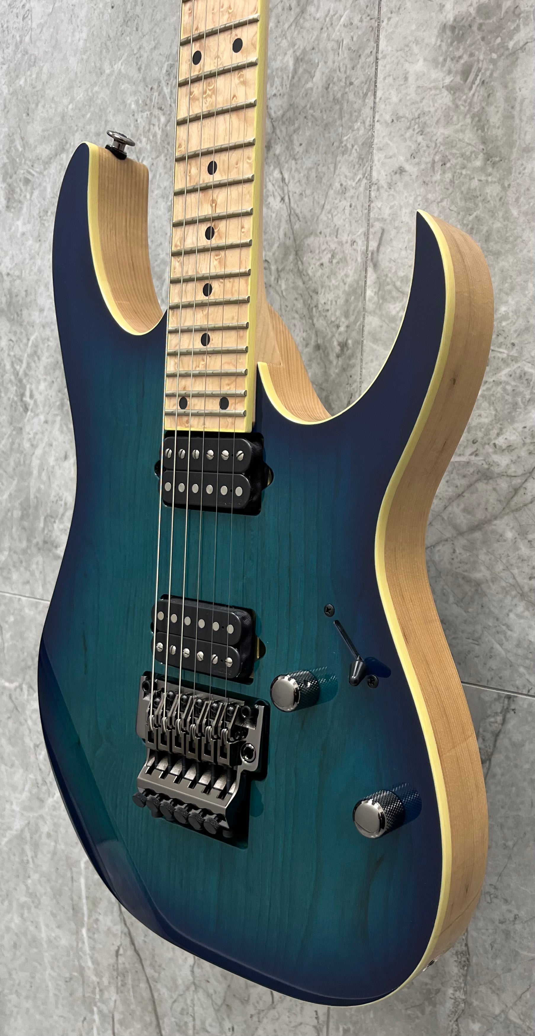 Ibanez Made in Japan RG652AHMNGB RG Prestige W/ CASE - Nebula Ibanez Made in Japan RG652AHMNGB RG Prestige W/ CASE - Nebula