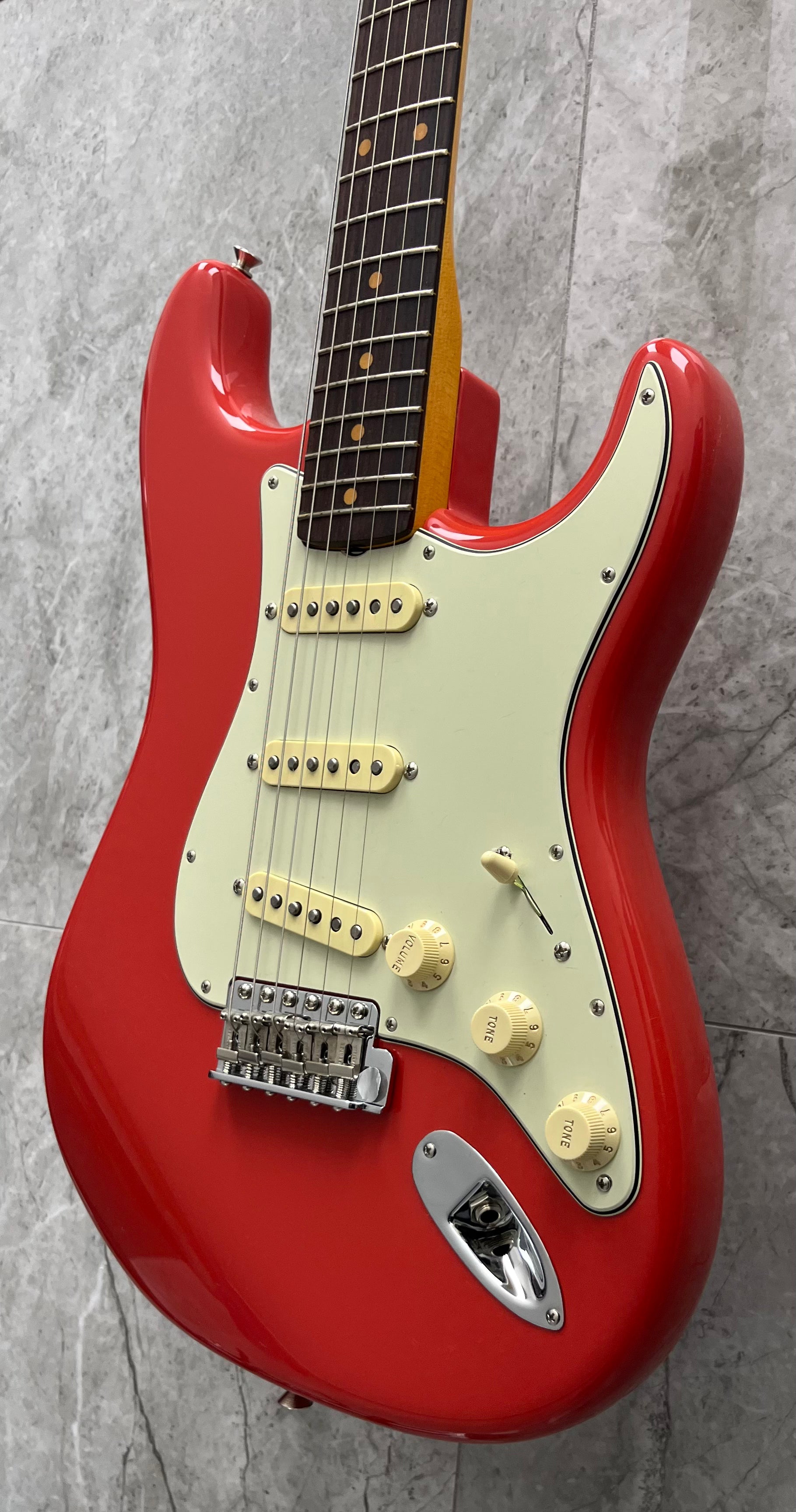 Fender American Vintage II 1961 Stratocaster Rosewood Fingerboard, Fiesta Red 0110250840 SERIAL NUMBER V2329163 - 7 LBS 13 OZ USED SPECIAL MINT