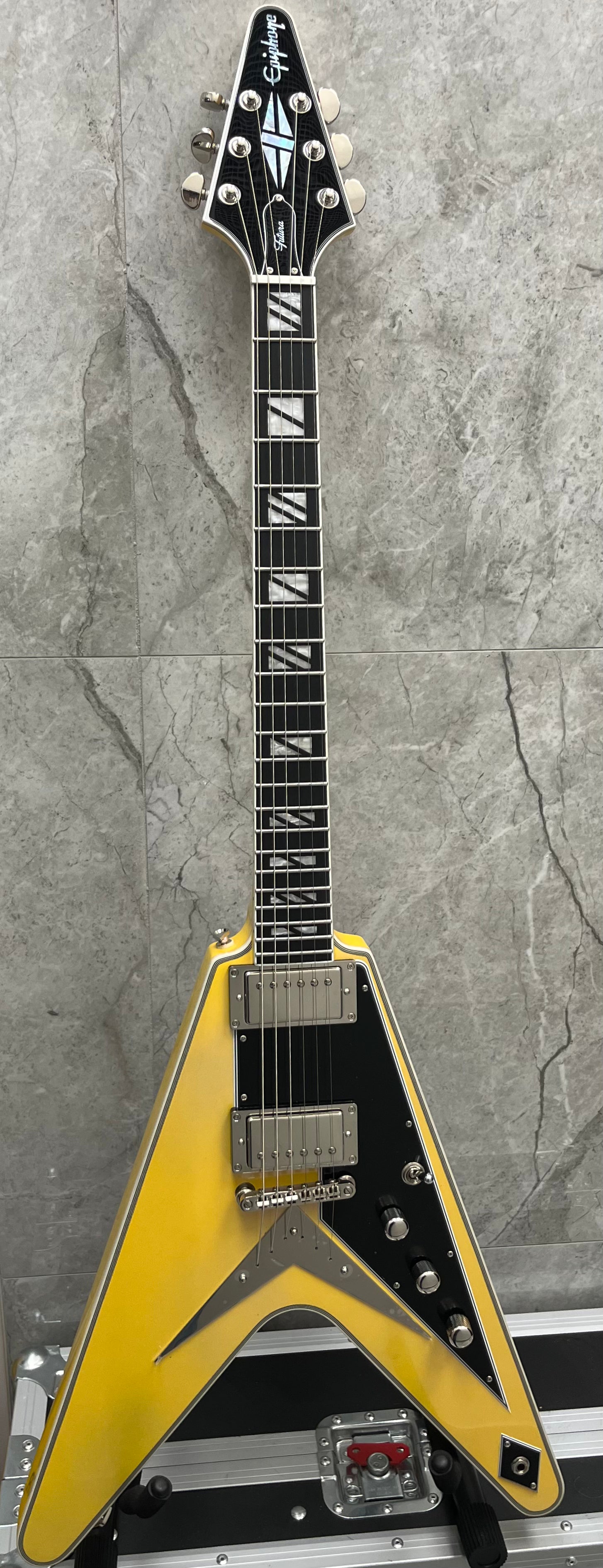 Epiphone Futura Flying V Custom Stainless Steel Frets Solaris Shift W/ GIG BAG EIFFVCSLSNH SERIAL NUMBER 25111526099 - 7 LBS 10 OZ