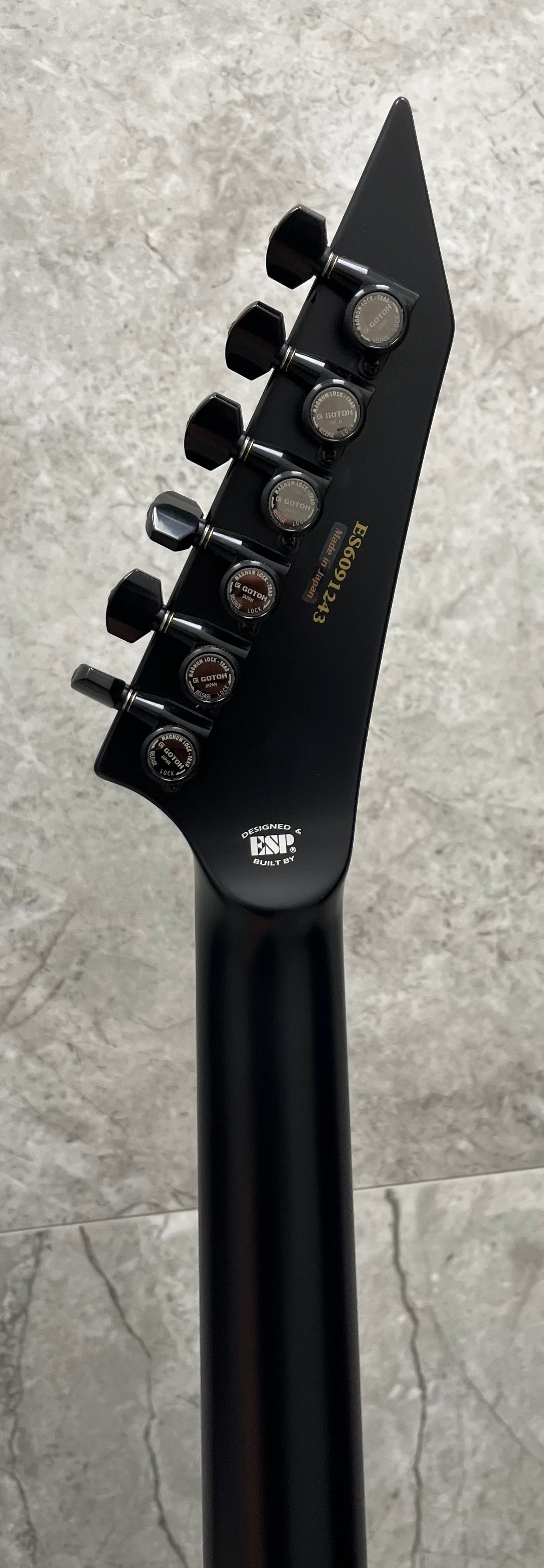 ESP MADE IN JAPAN E-II M-II HT MERCURY BLUE BURST EII MII W/ HARD SHELL CASE EIIMIIHTBMMBLUB SERIAL NUMBER ES6091243 - 8.2LBS