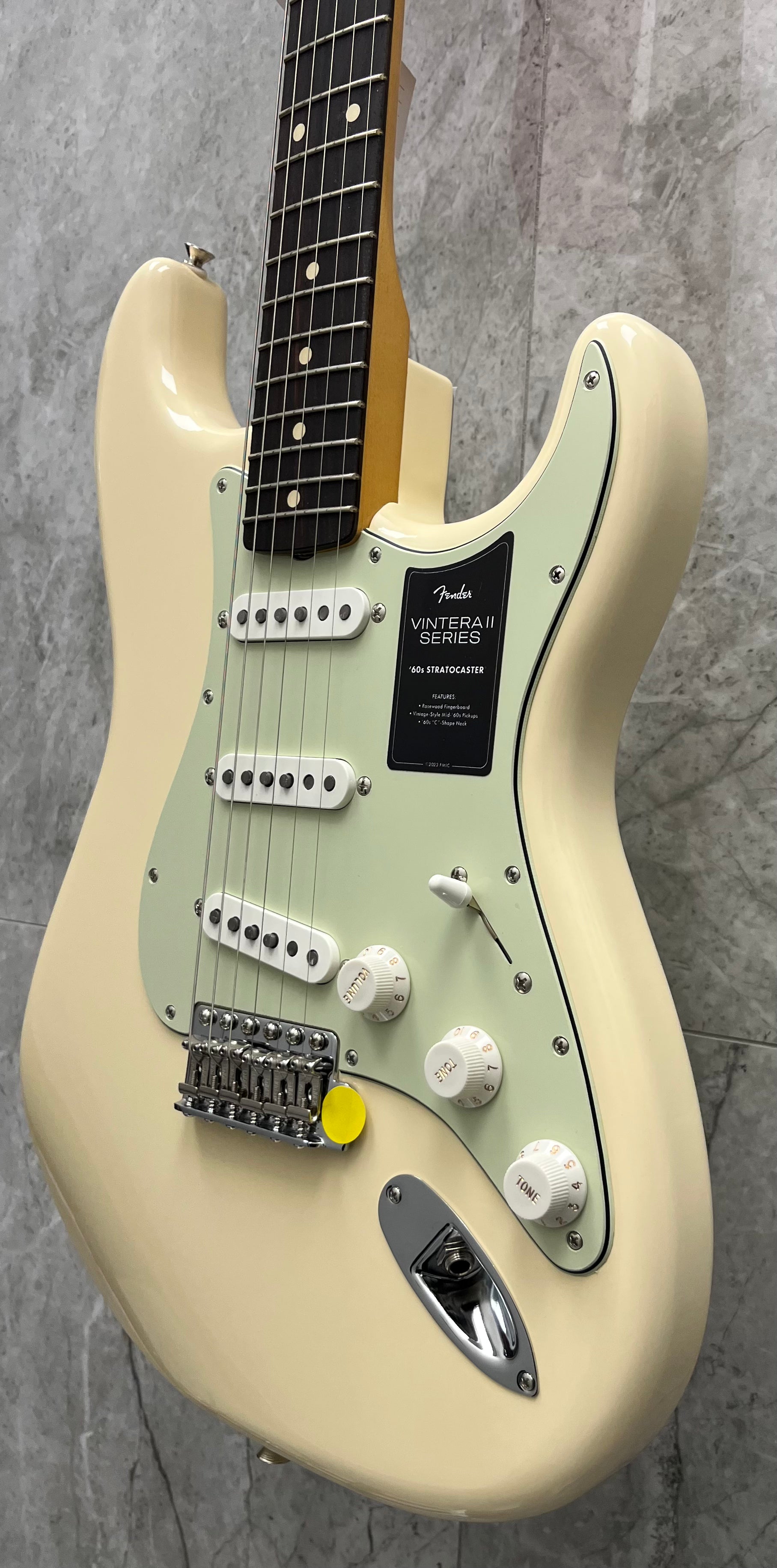 FENDER Vintera II 60s Stratocaster, Rosewood Fingerboard RW, Olympic White 0149020305 SERIAL NUMBER MX25154203 - 7 LBS 14 OZ
