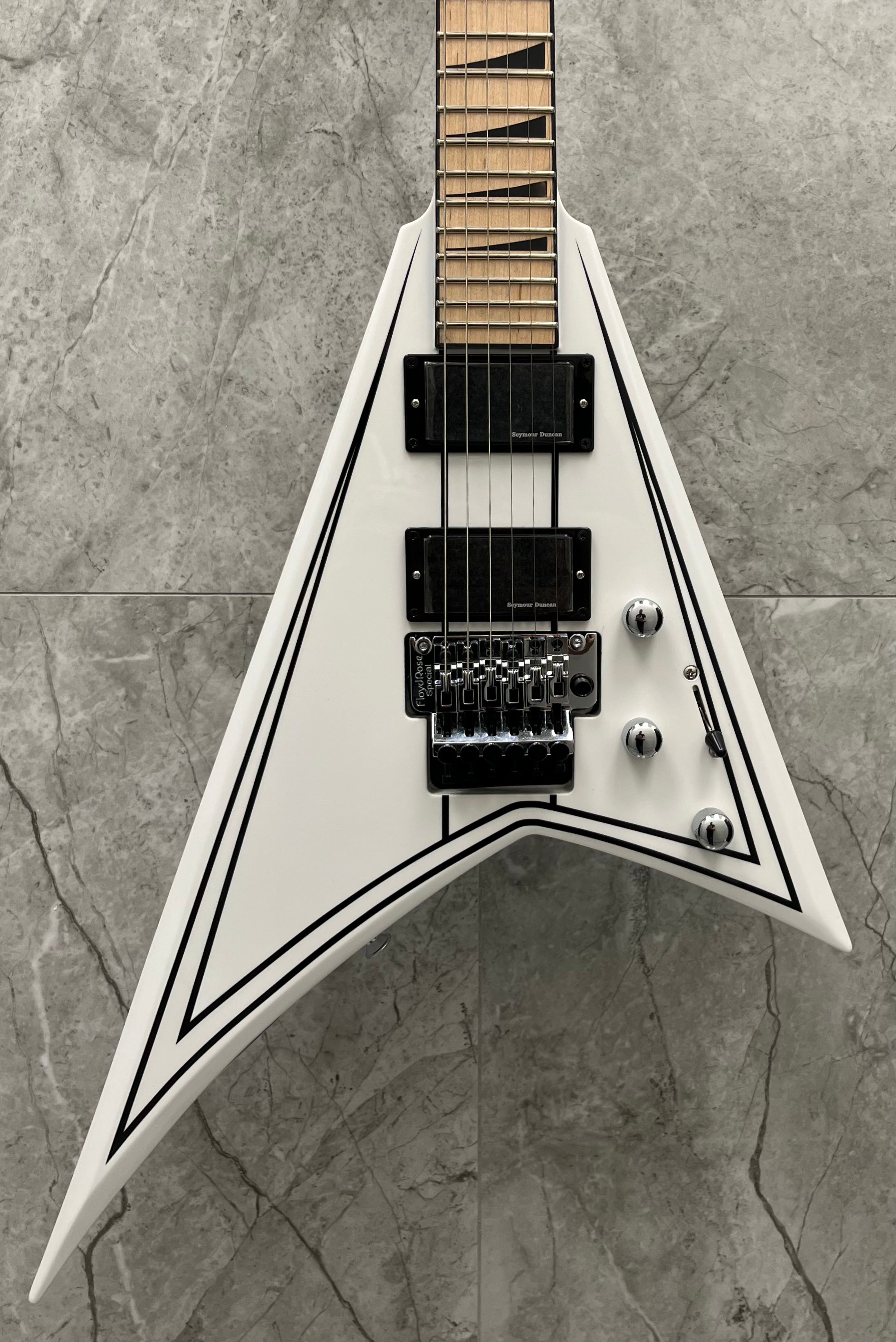 Jackson X Series Rhoads RRX24M Maple Fingerboard Snow White with Jackson X Series Rhoads RRX24M Maple Fingerboard Snow White with