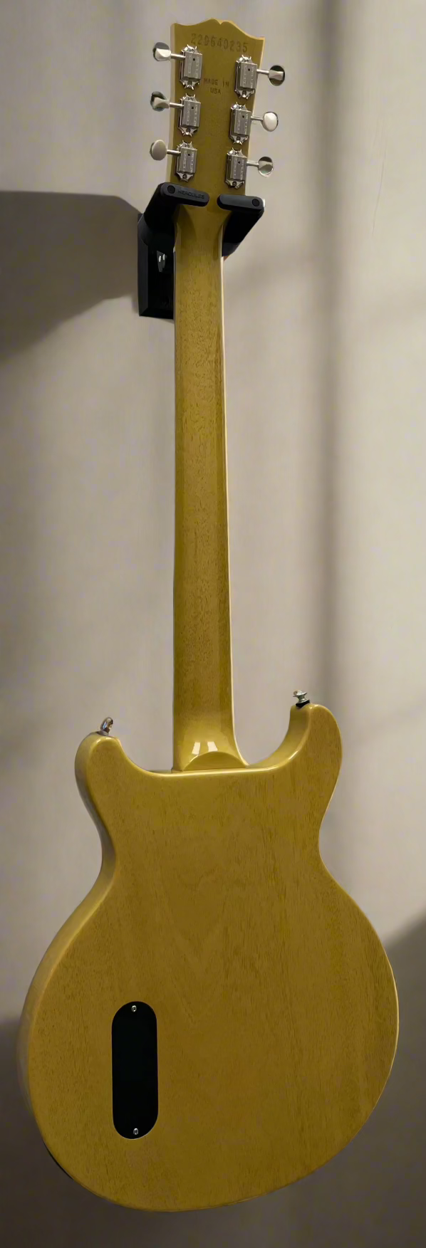 Gibson USA Les Paul JR Double Cut In TV Yellow With Hard Shell Case LPJDTORT24TVNH SERIAL NUMBER 229640235 - 6.4 LBS