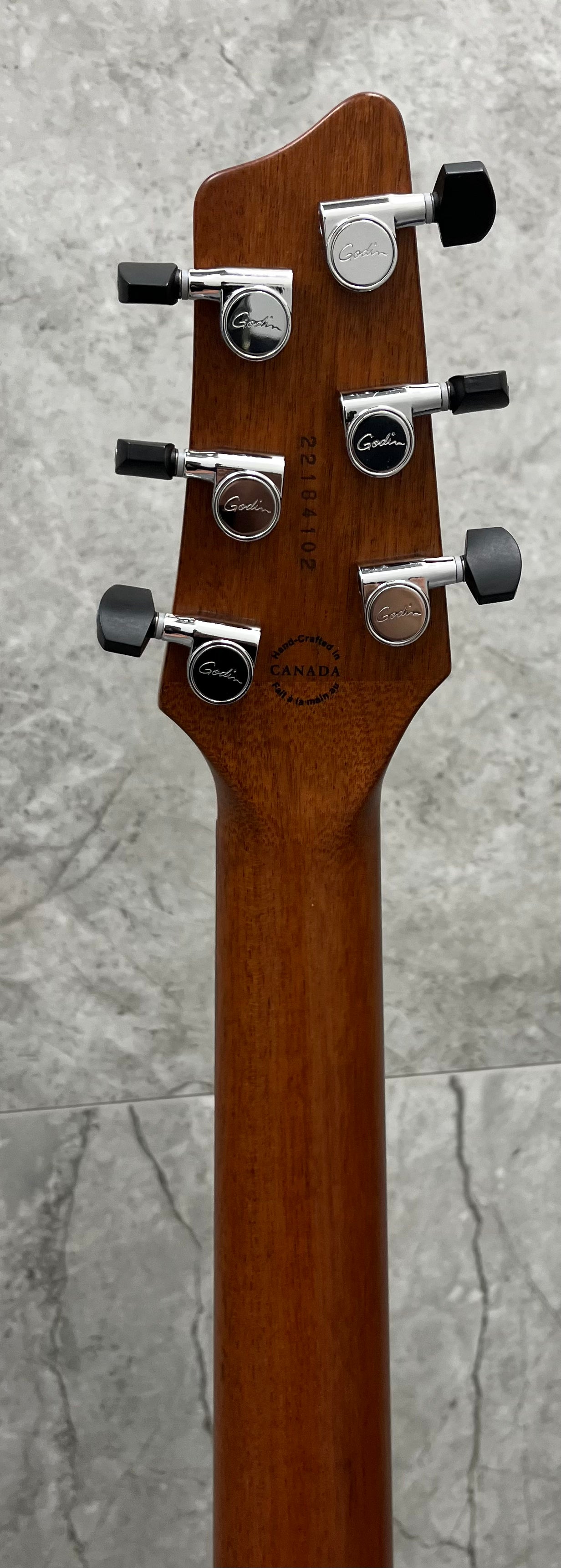 Godin Made in Canada xtSA 6 String Koa Extreme HG W/ GIG BAG 041497 SERIAL NUMBER 22184102 - 8.4 LBS