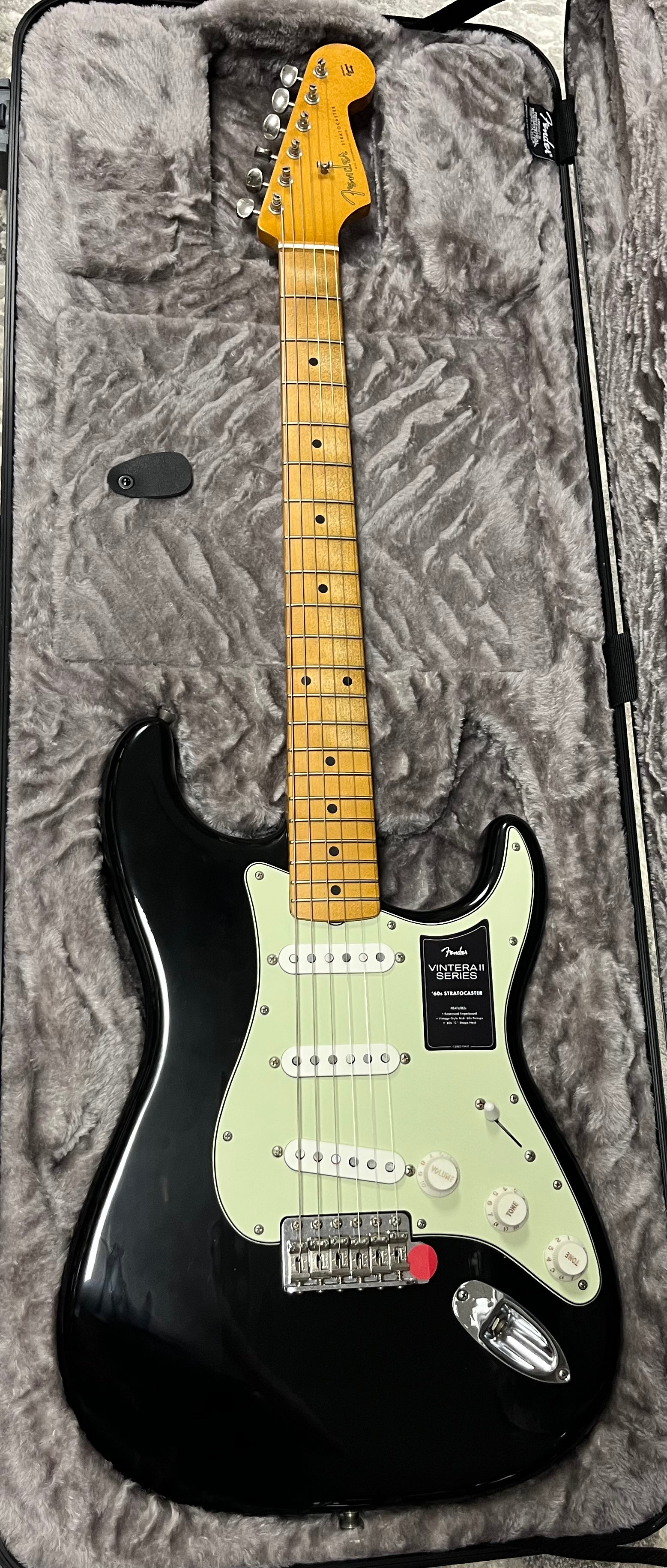 Fender Limited Edition Vintera  II Road Worn 60s Stratocaster Maple Fingerboard, Black 0148082306 SERIAL NUMBER MX25076627 - 7 LBS 1 OZ