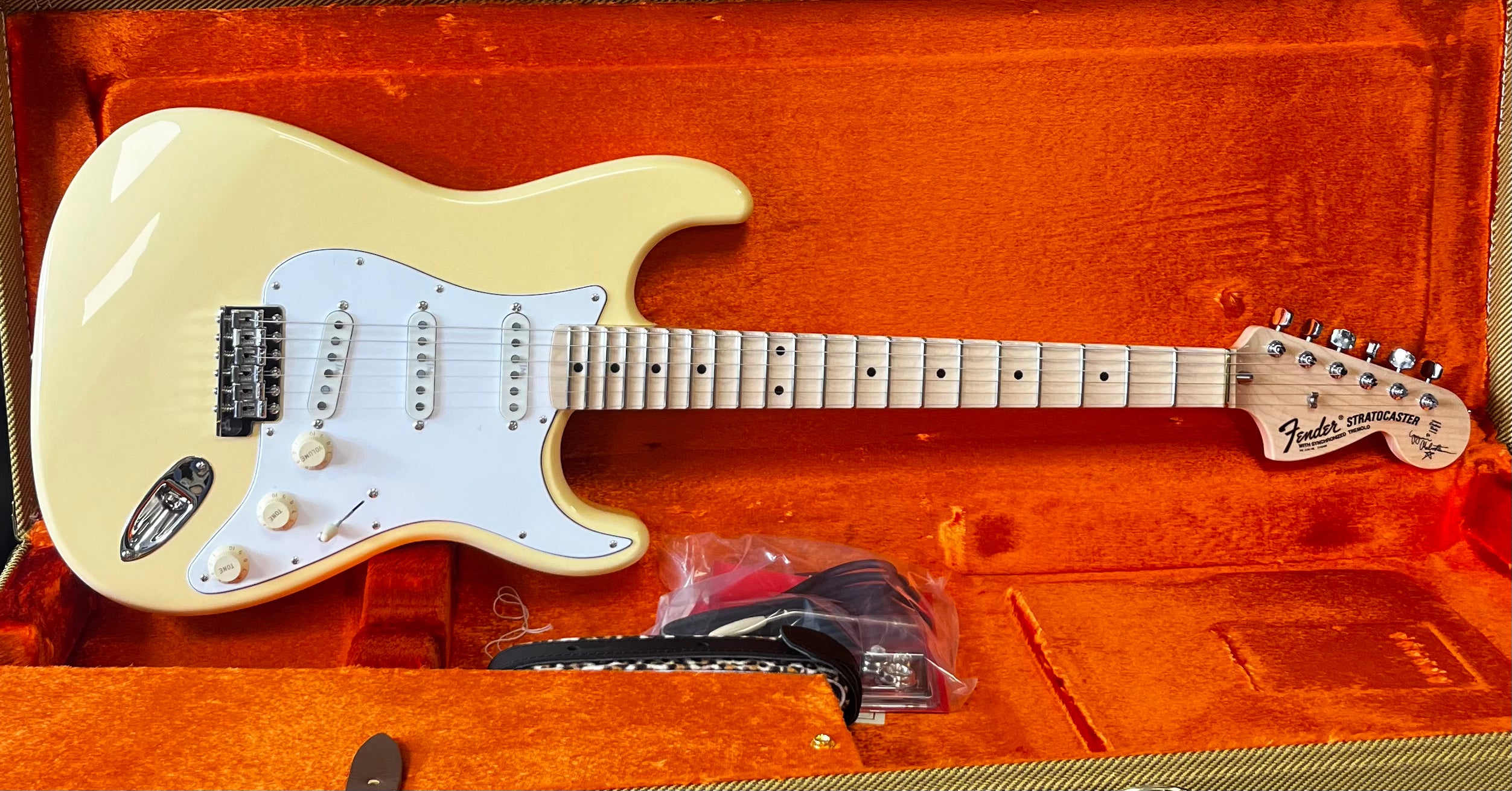 Fender USA Yngwie Malmsteen Stratocaster Scalloped Maple Fingerboard Vintage White 0107112841 SERIAL NUMBER US26049931 - 7 LBS 14 OZ