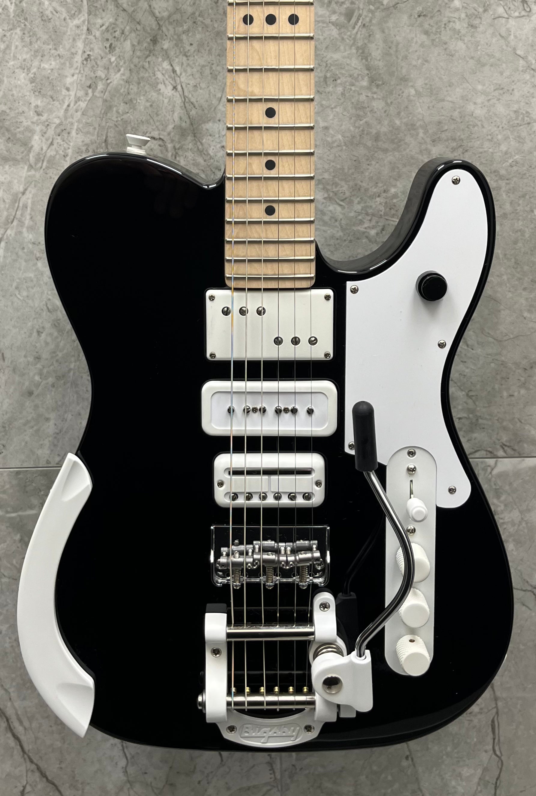 jack white guitar gear Fender USA Jack White Triplecaster Maple Fingerboard, Black 0176812706 — L.A. Music