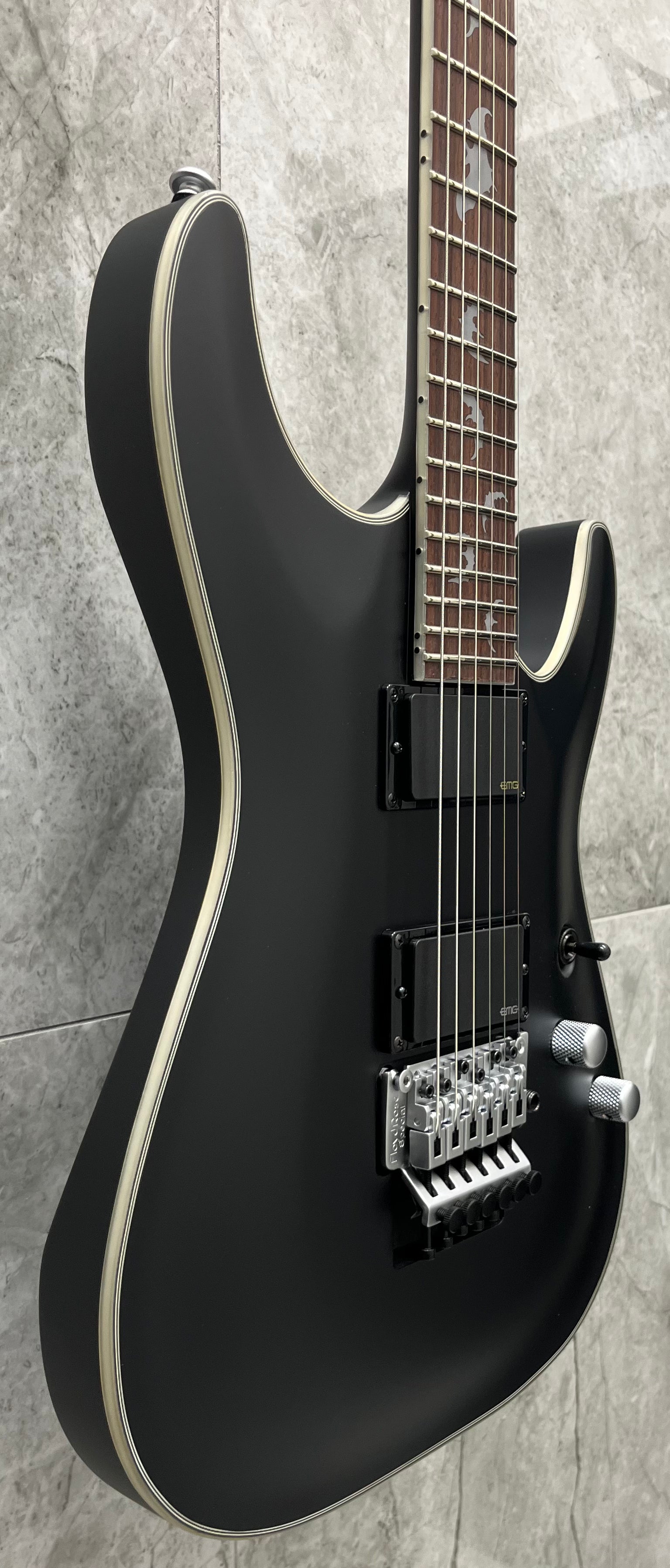Schecter DAMIEN PLATINUM DAMIEN-PLAT-6-FR-SBK Satin Black Schecter DAMIEN PLATINUM DAMIEN-PLAT-6-FR-SBK Satin Black