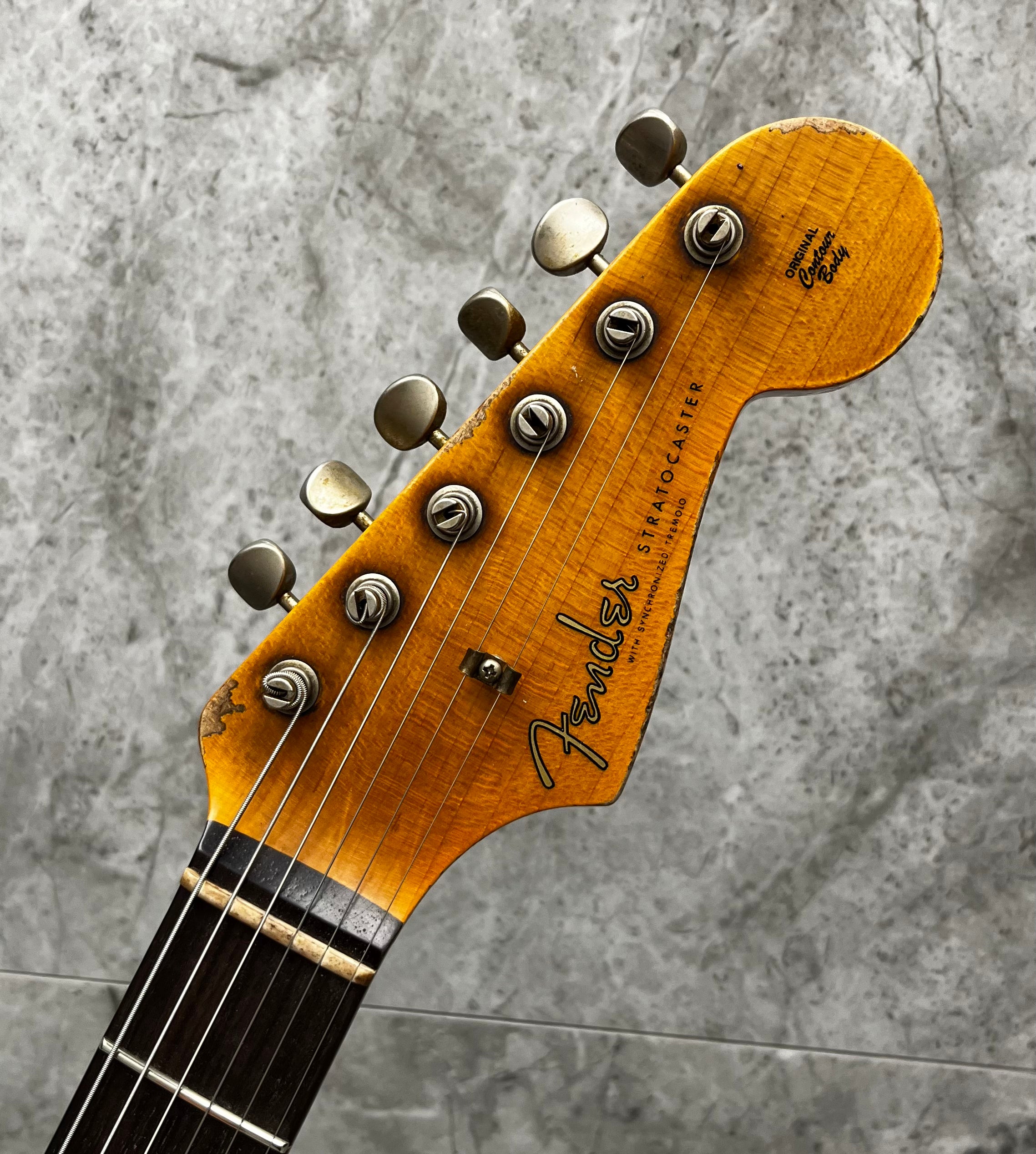 FENDER USA CUSTOM SHOP 1961 Stratocaster Super Heavy Relic, 3A Rosewood Fingerboard, Aged Surf Green over 3-Color Sunburst 9231016779 SERIAL NUMBER CZ590492 - 7 LBS 6 OZ