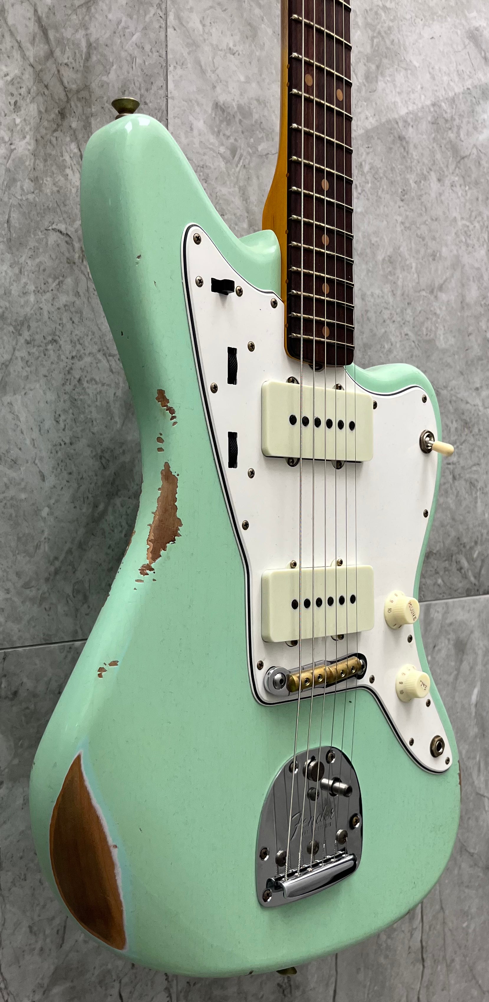 Fender Custom Shop 1963 Jazzmaster Relic Rosewood Fingerboard Aged Surf Green 9235700048 SERIAL NUMBER CZ587266 - 8 LBS 5 OZ