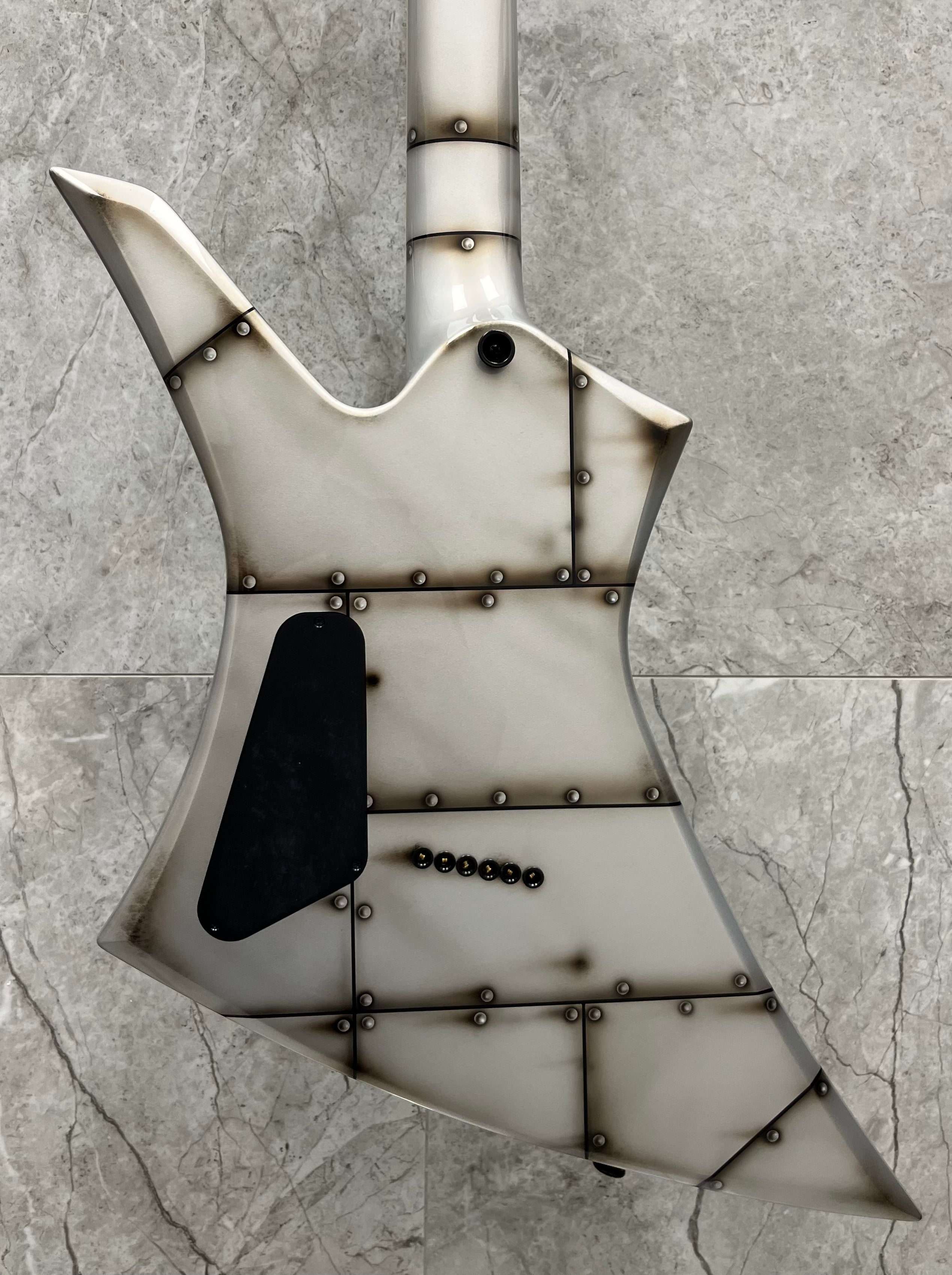 JACKSON USA CUSTOM SHOP KELLY KE2 AT1 - BOLTED STEEL HAND AIRBRUSHED BY THE JACKSON ARTIST 2811002518 SERIAL NUMBER J11371 - 7 LBS 14 OZ