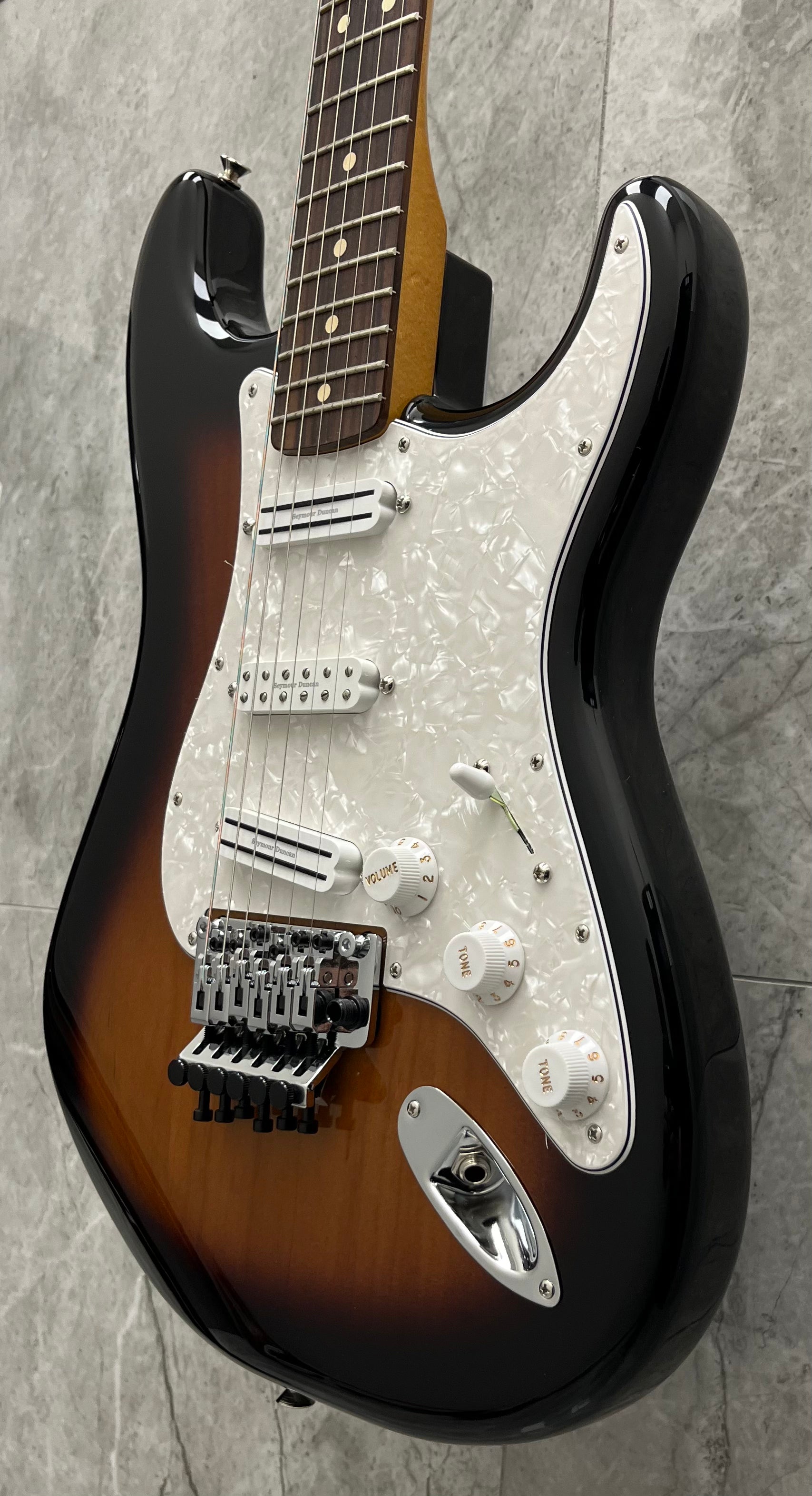 Fender Dave Murray Stratocaster Maple Fingerboard 2 Color Sunburst 0141010303 SERIAL NUMBER MX25046040 - 8.2 LBS