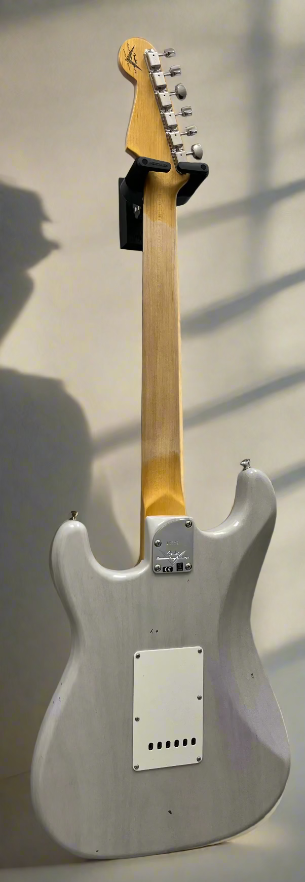 Fender USA Custom Shop Limited Edition Roasted Stratocaster Journeyman Relic with Closet Classic Hardware, Rosewood Fingerboard, Dirty White Blonde 9235700070 SERIAL NUMBER 18639 - 7.0 LBS